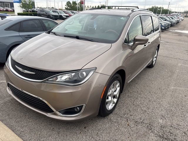 2017 Chrysler Pacifica Touring-L Plus's photo