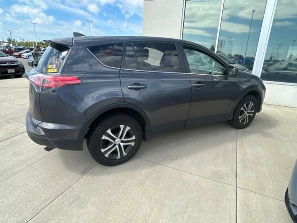 Used 2018 Toyota RAV4 LE LE AWD