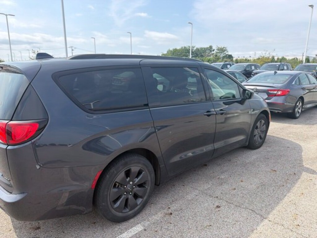 Used 2020 Chrysler Pacifica Hybrid Touring L Hybrid Touring L FWD