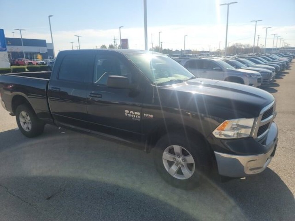 Used 2019 Ram 1500 Classic SLT SLT 4x4 Crew Cab 64 Box