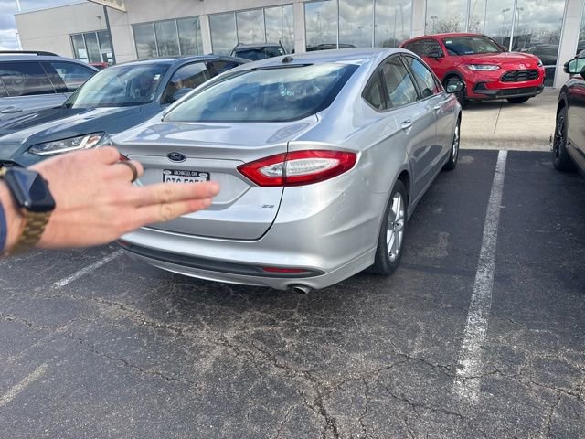 2014 Ford Fusion SE photo 2