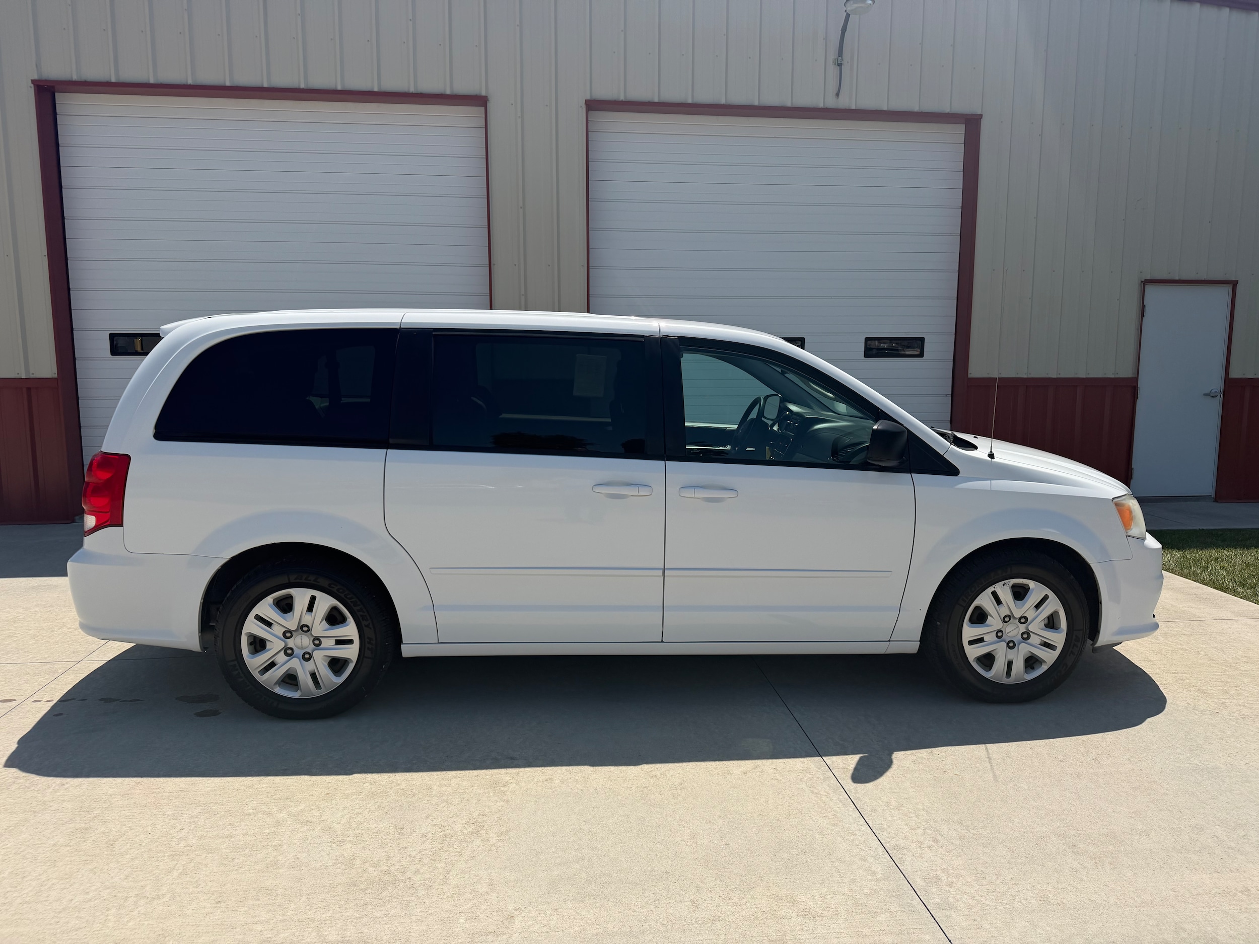 Used 2016 Dodge Grand Caravan SE with VIN 2C4RDGBG8GR130445 for sale in Falls City, NE