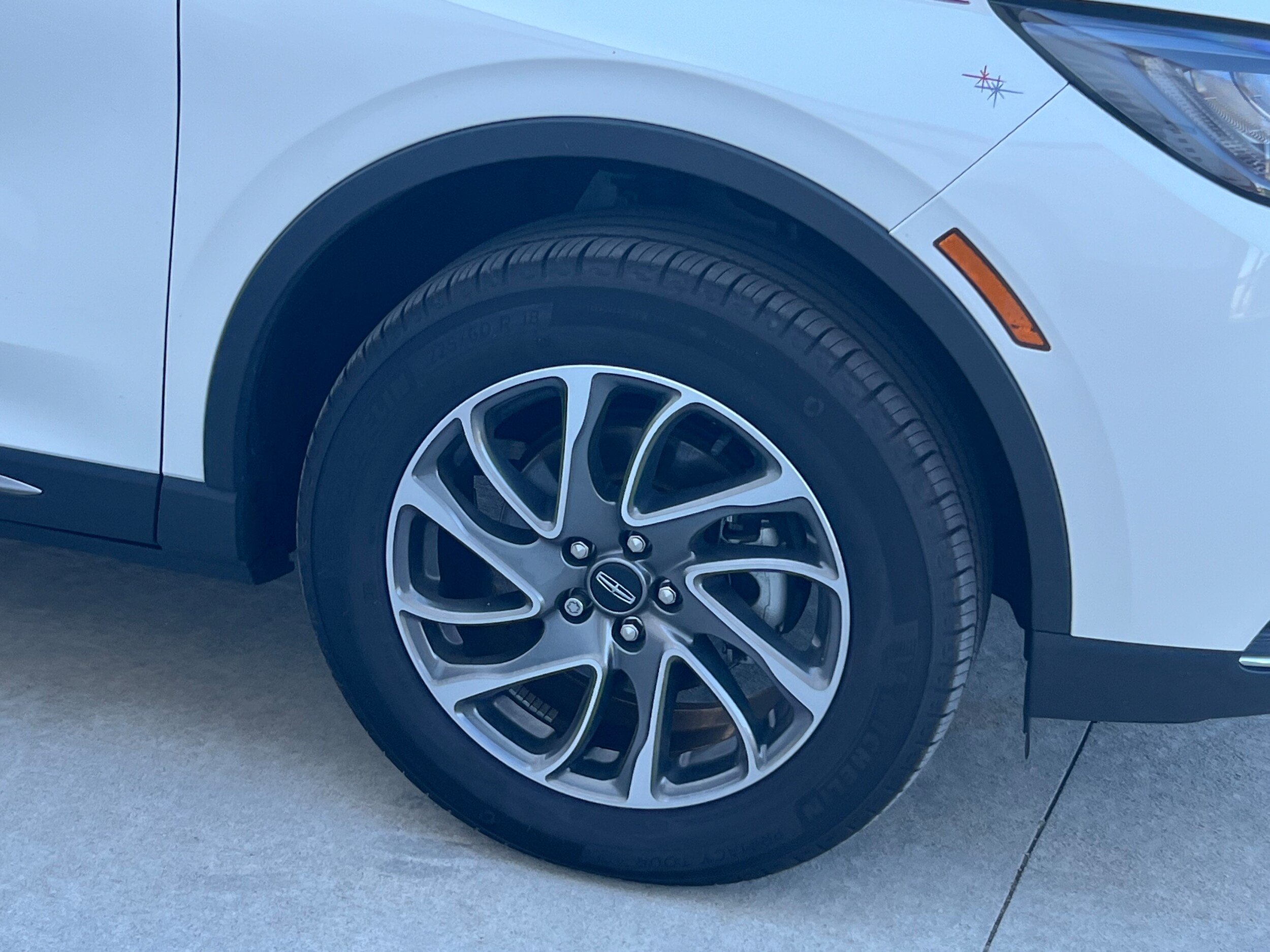 2022 Lincoln Corsair Standard photo 4