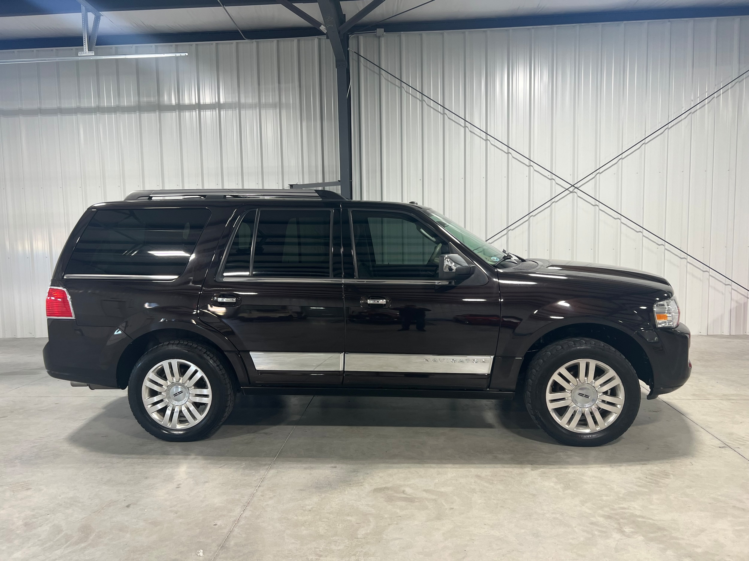 Used 2013 Lincoln Navigator Base with VIN 5LMJJ2J55DEL04448 for sale in Kansas City