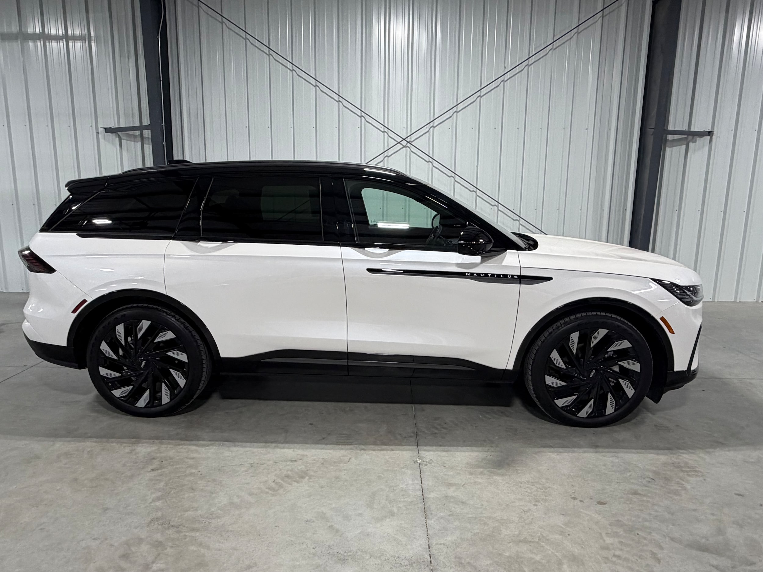 Used 2025 Lincoln Nautilus Reserve with VIN 5LMPJ8K4XSJ913154 for sale in Kansas City