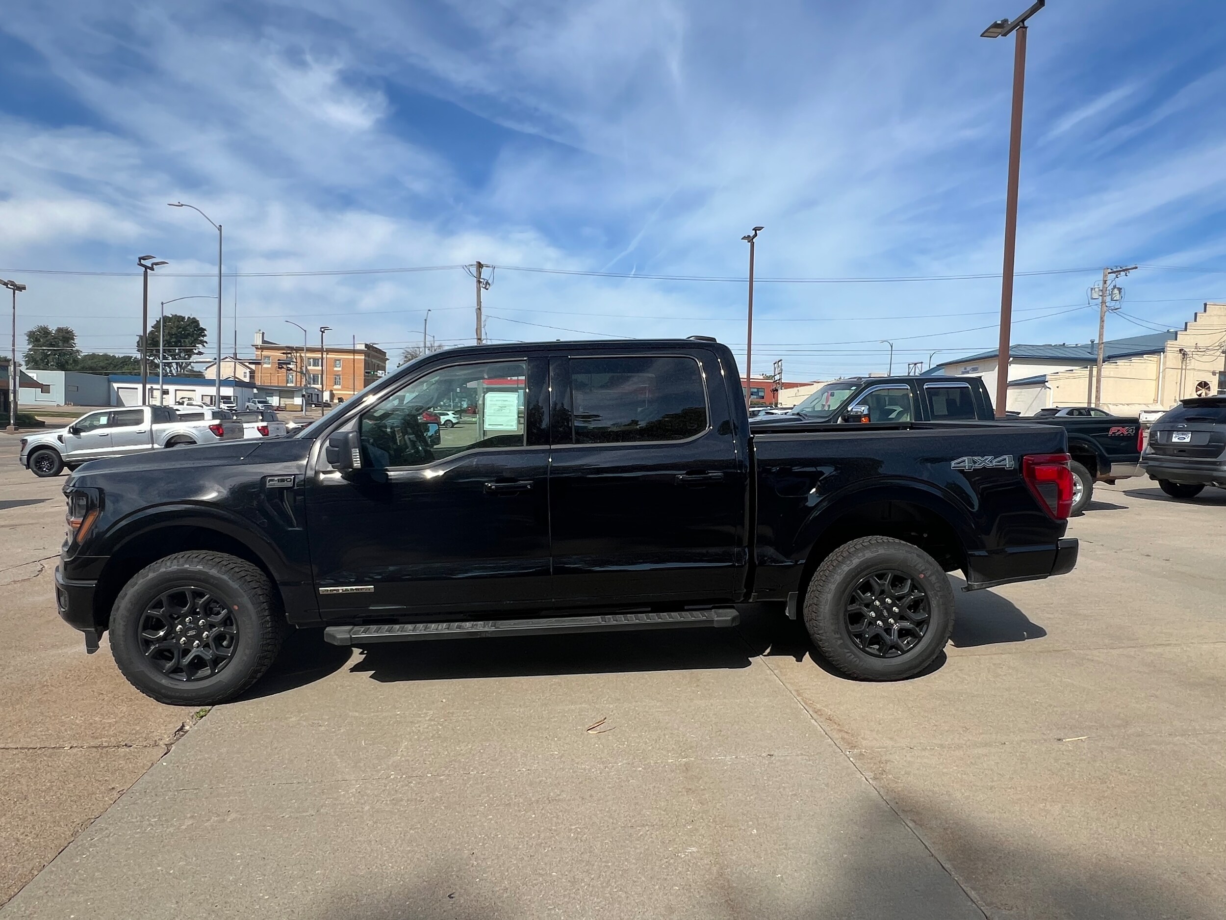 2025 Ford F-150 XLT photo 4