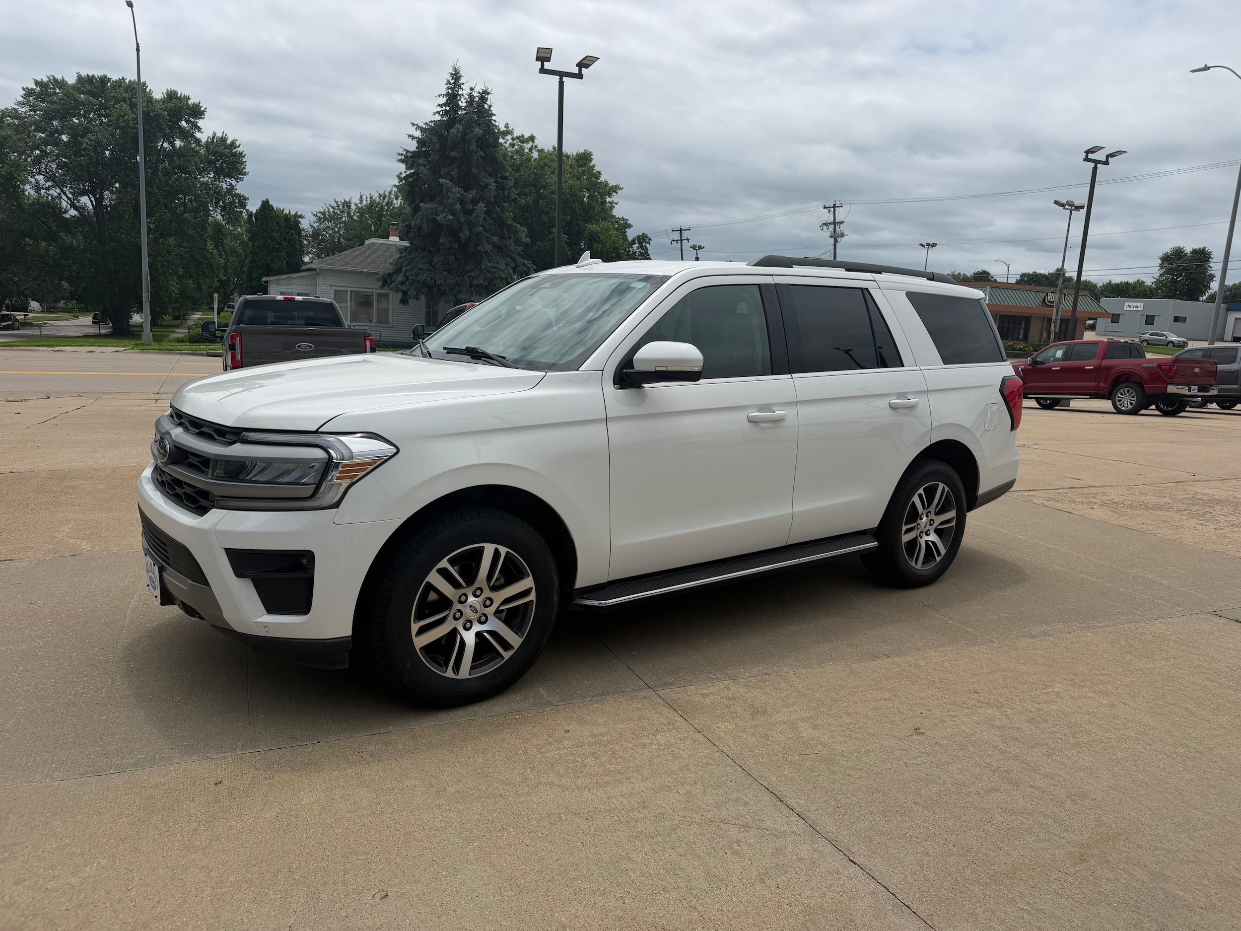 Used 2022 Ford Expedition XLT with VIN 1FMJU1JT6NEA50320 for sale in Kansas City