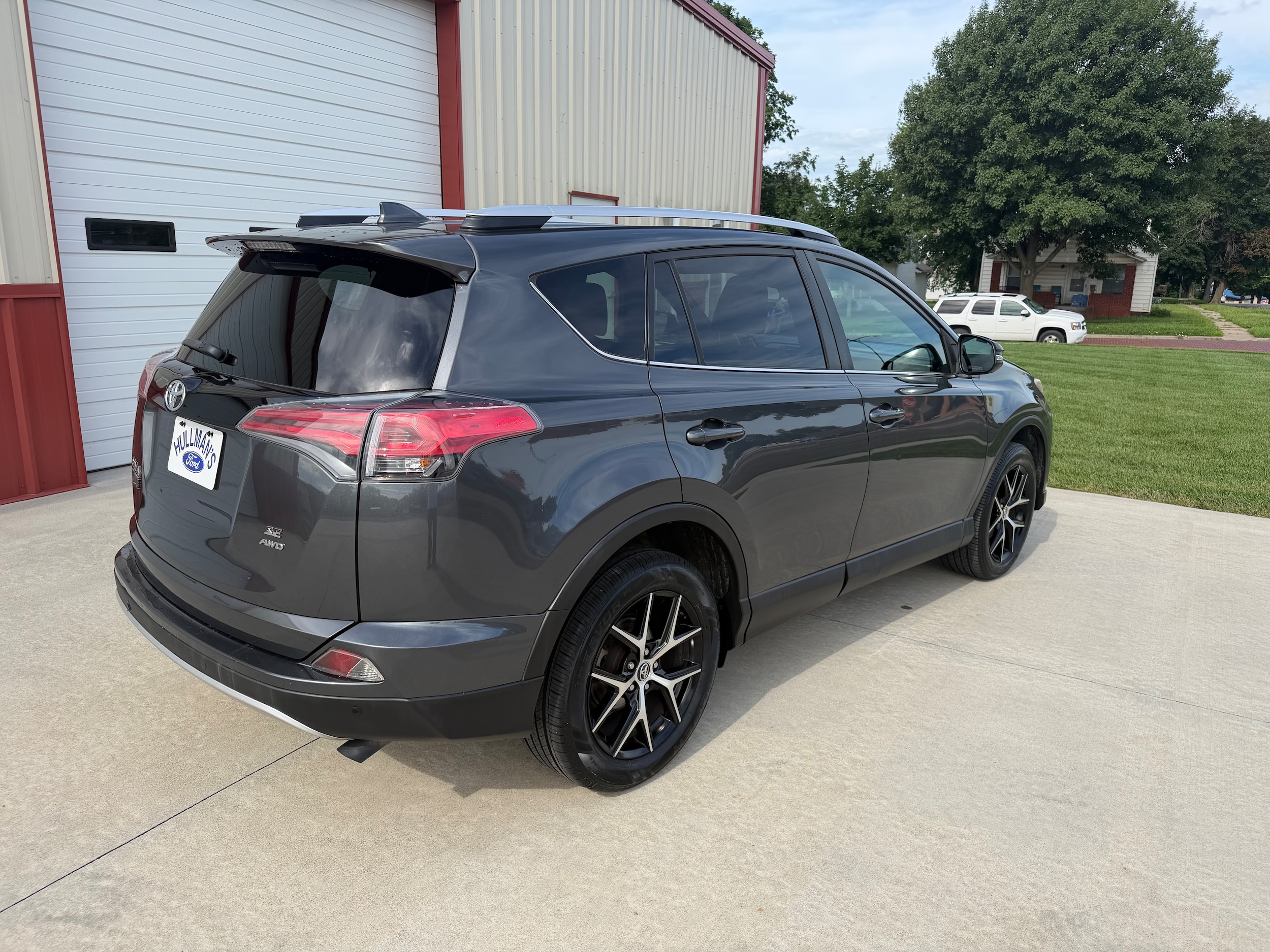 Used 2016 Toyota RAV4 SE with VIN JTMJFREV9GD181629 for sale in Kansas City