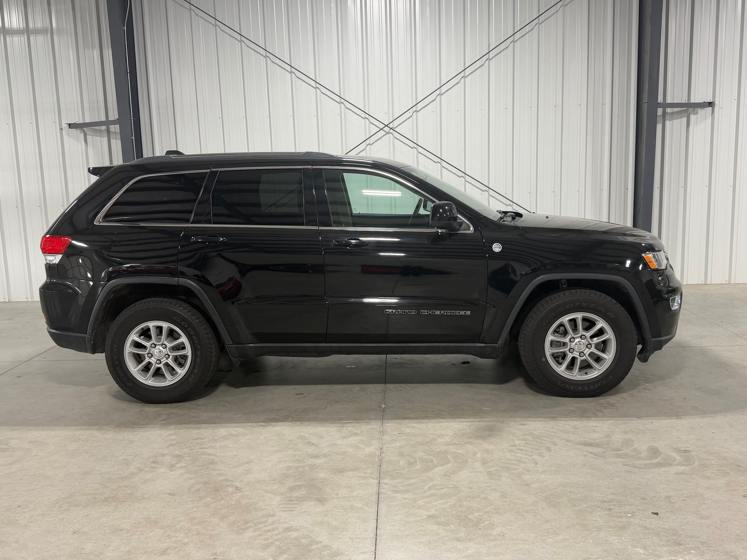 Used 2019 Jeep Grand Cherokee Laredo E with VIN 1C4RJFAG0KC536967 for sale in Kansas City