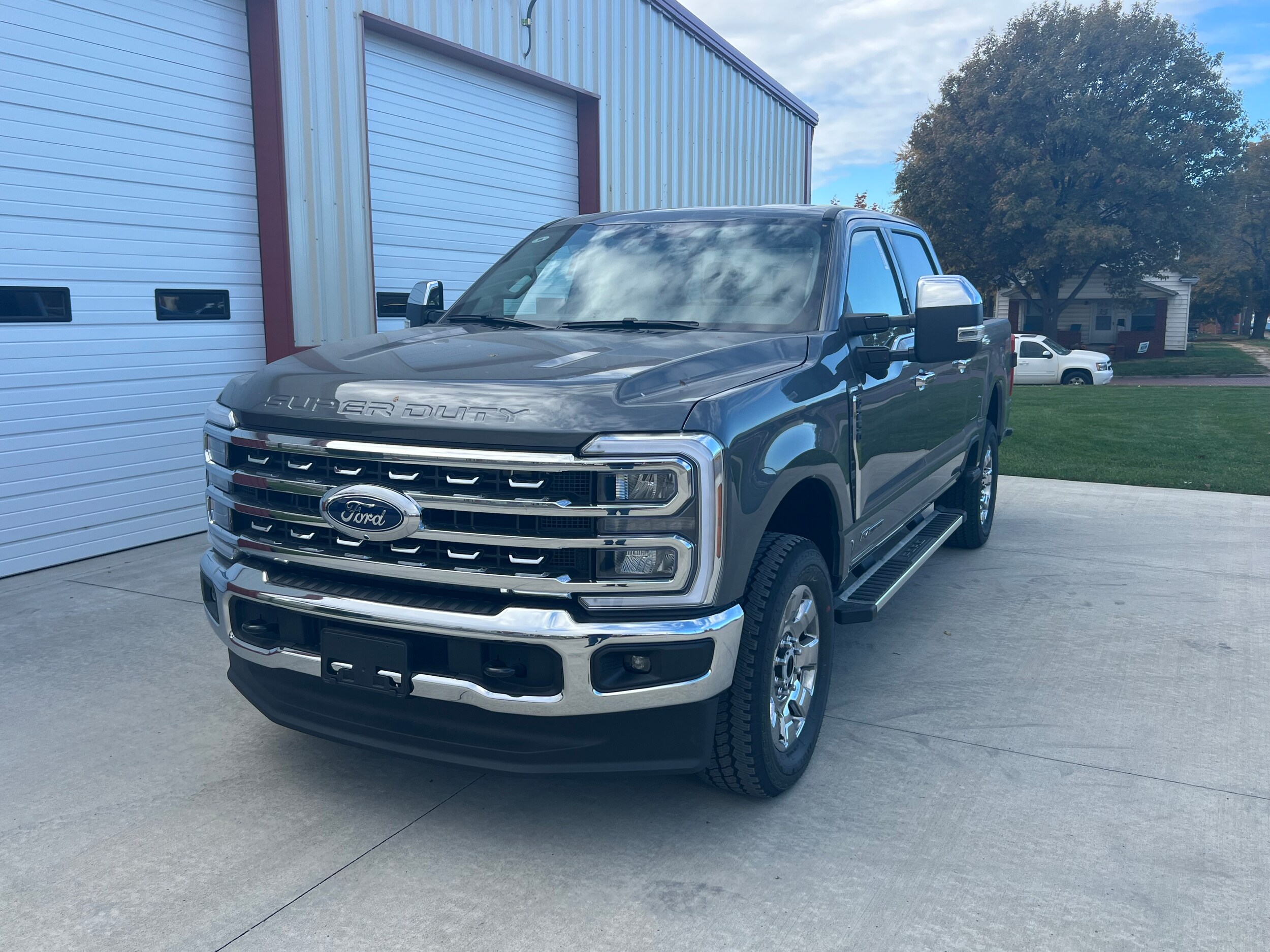 2026 Ford F-250 Lariat Tremor photo 2