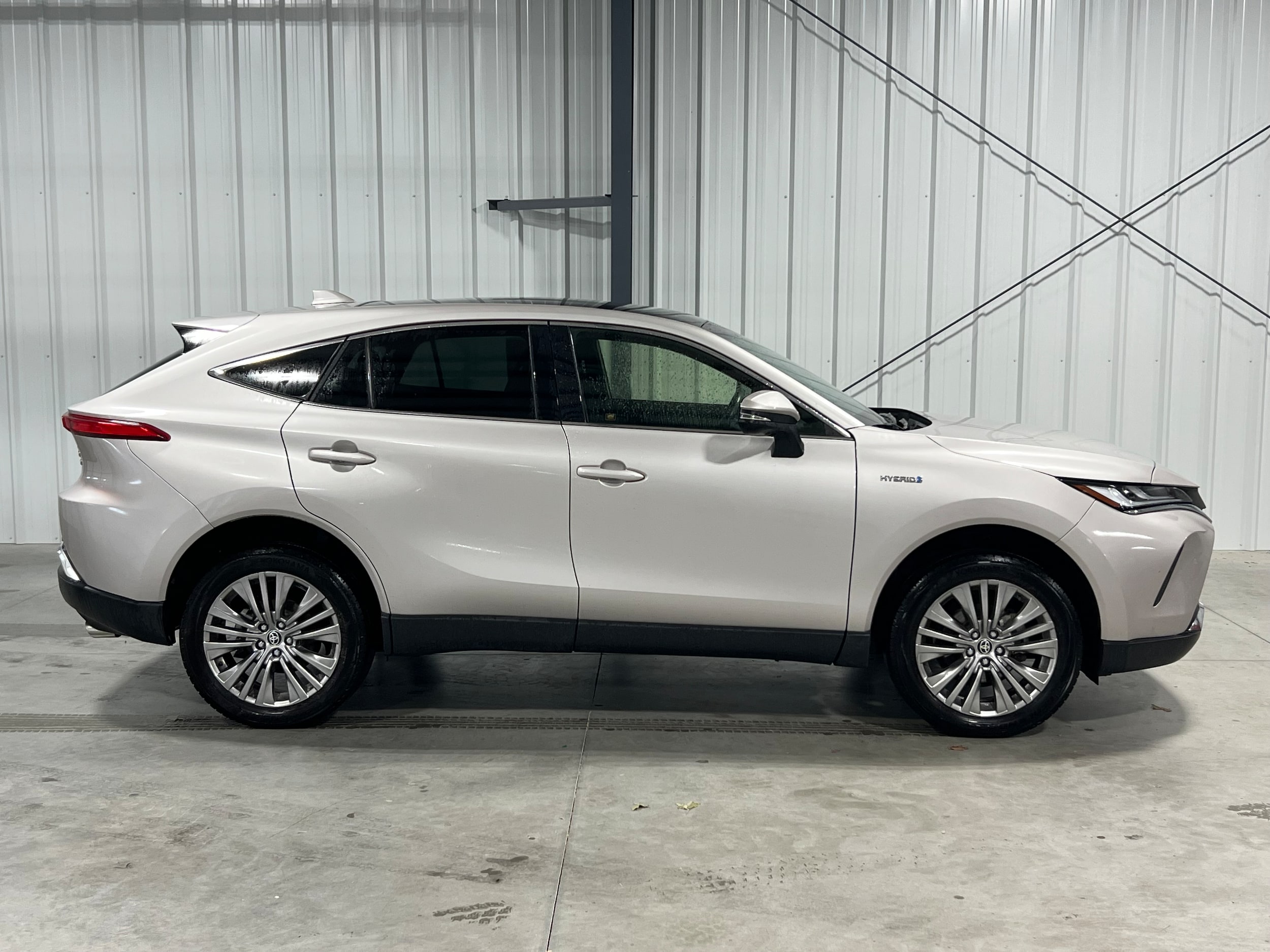 Used 2021 Toyota Venza Limited with VIN JTEAAAAH7MJ024190 for sale in Kansas City