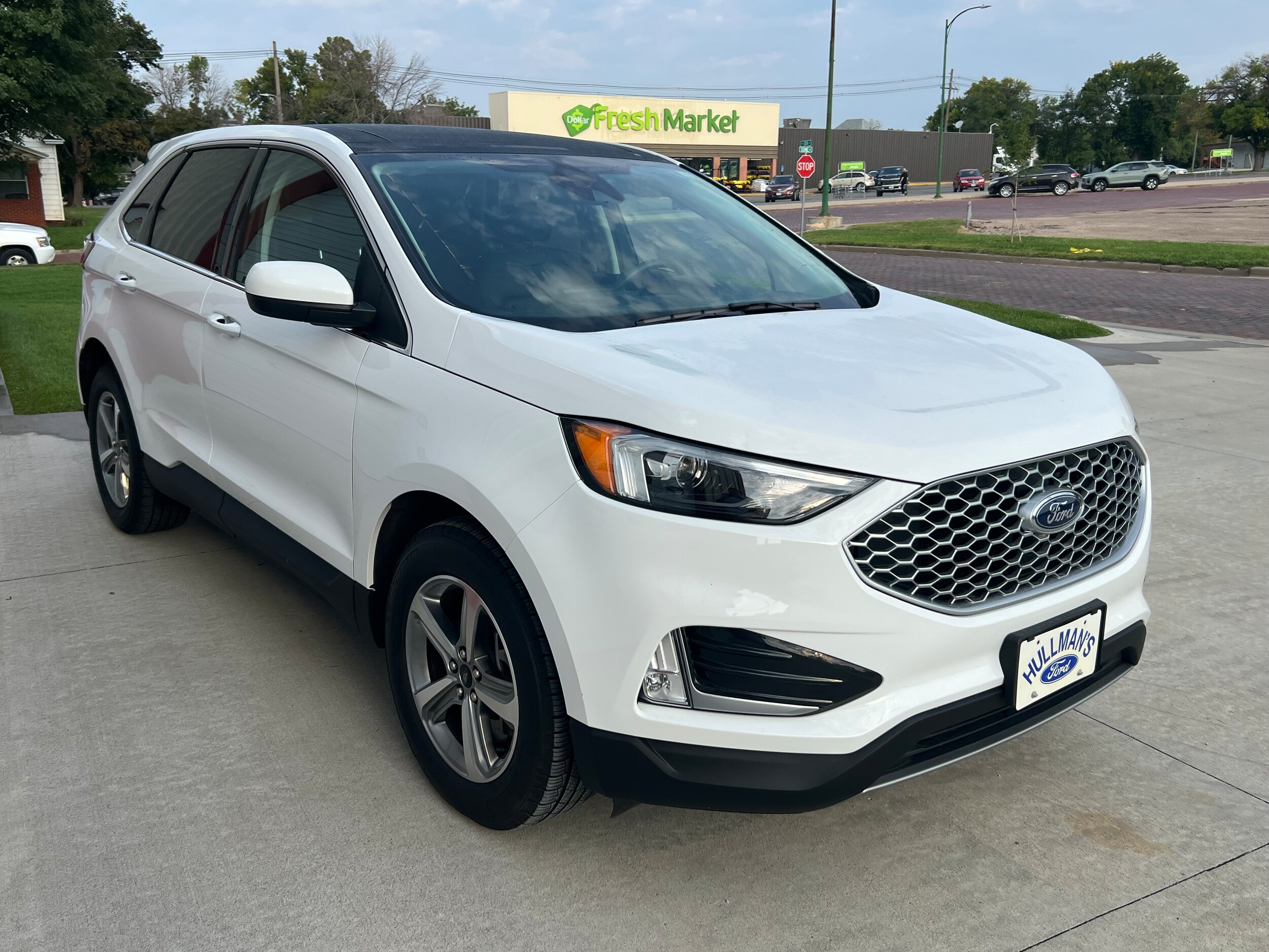 2024 Ford Edge SEL photo 3