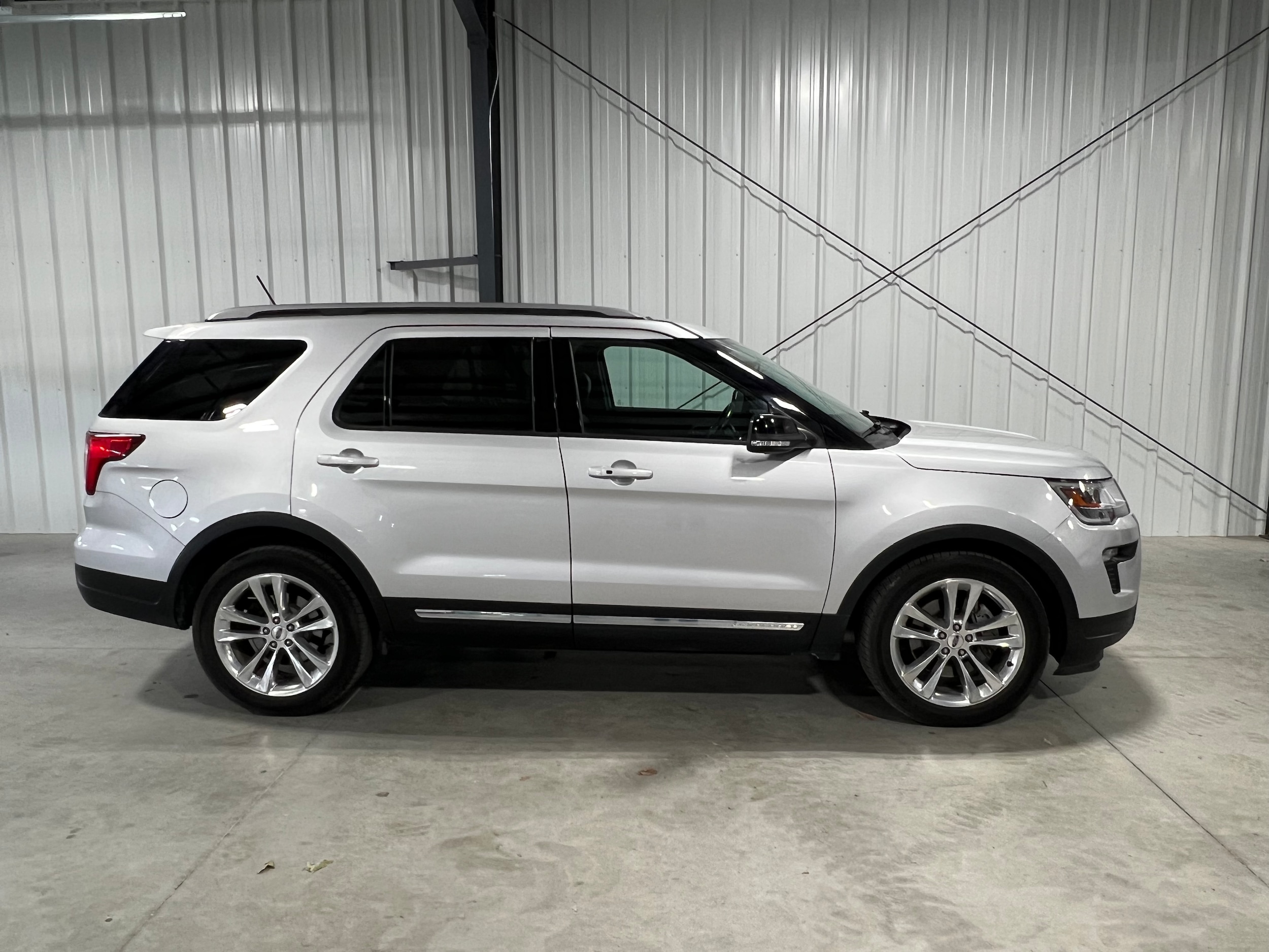 Used 2018 Ford Explorer XLT with VIN 1FM5K8D86JGA42126 for sale in Kansas City