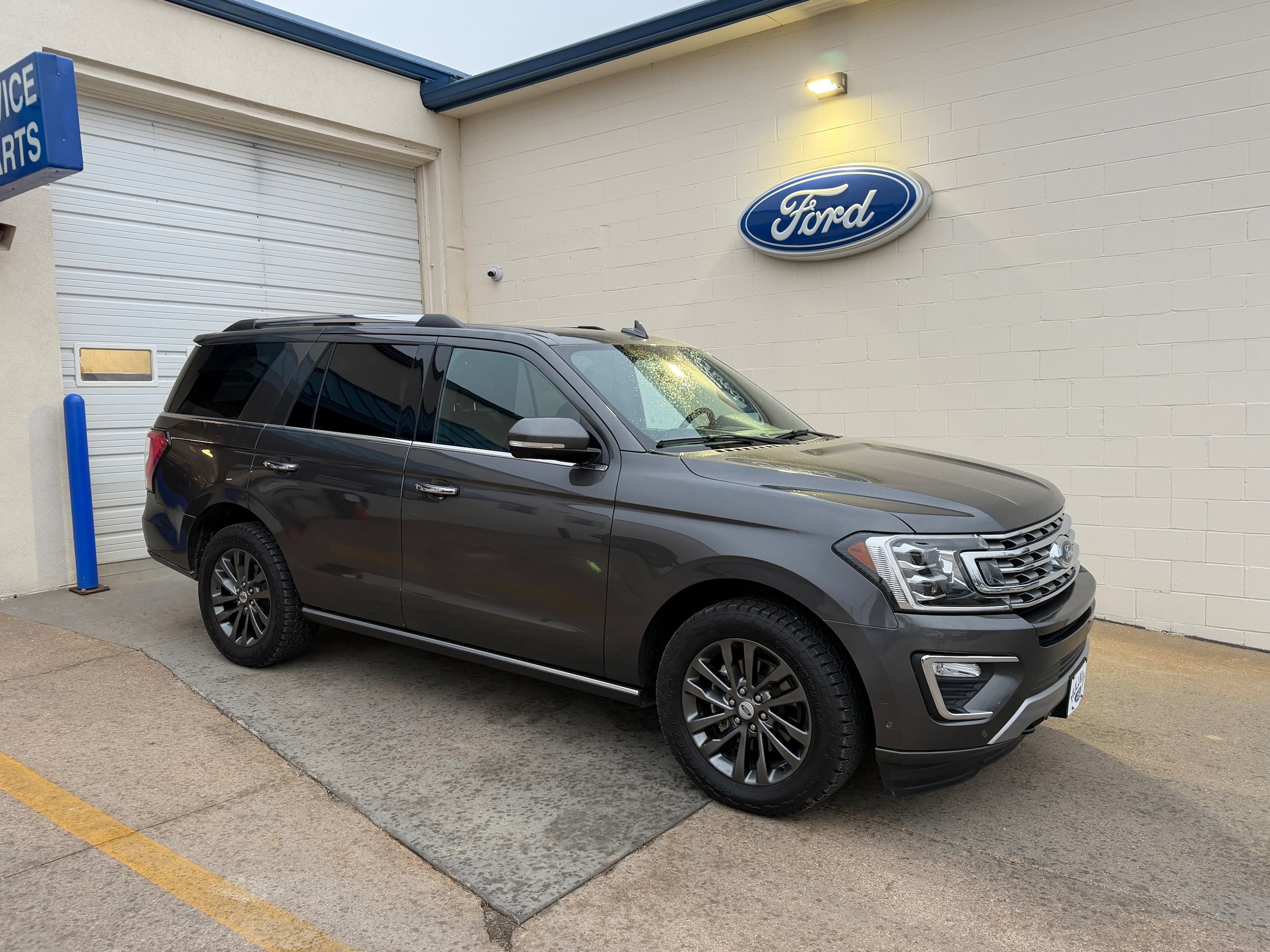 2021 Ford Expedition Limited's photo