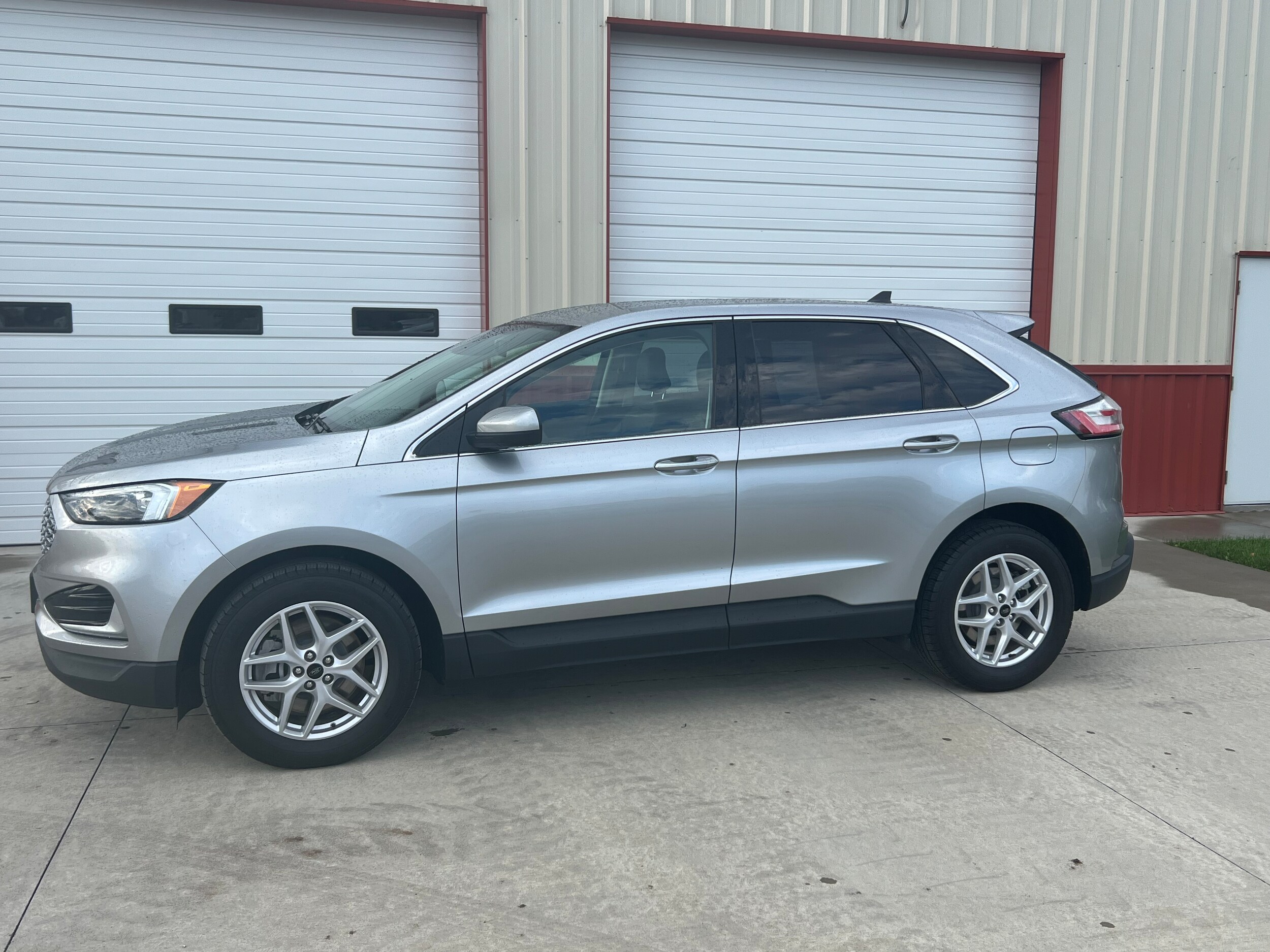 2023 Ford Edge SEL photo 2