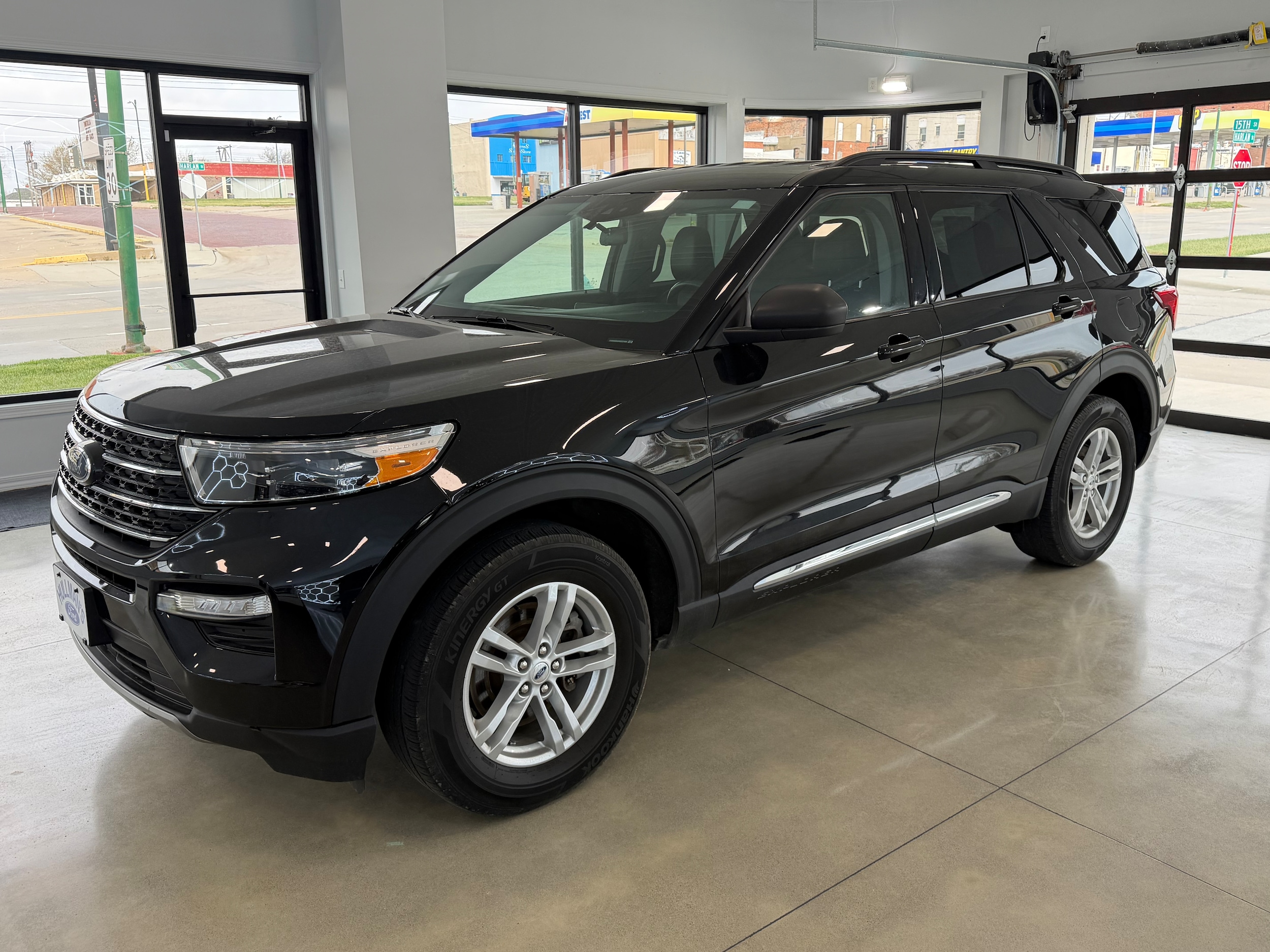 Used 2022 Ford Explorer XLT with VIN 1FMSK8DHXNGC27403 for sale in Kansas City