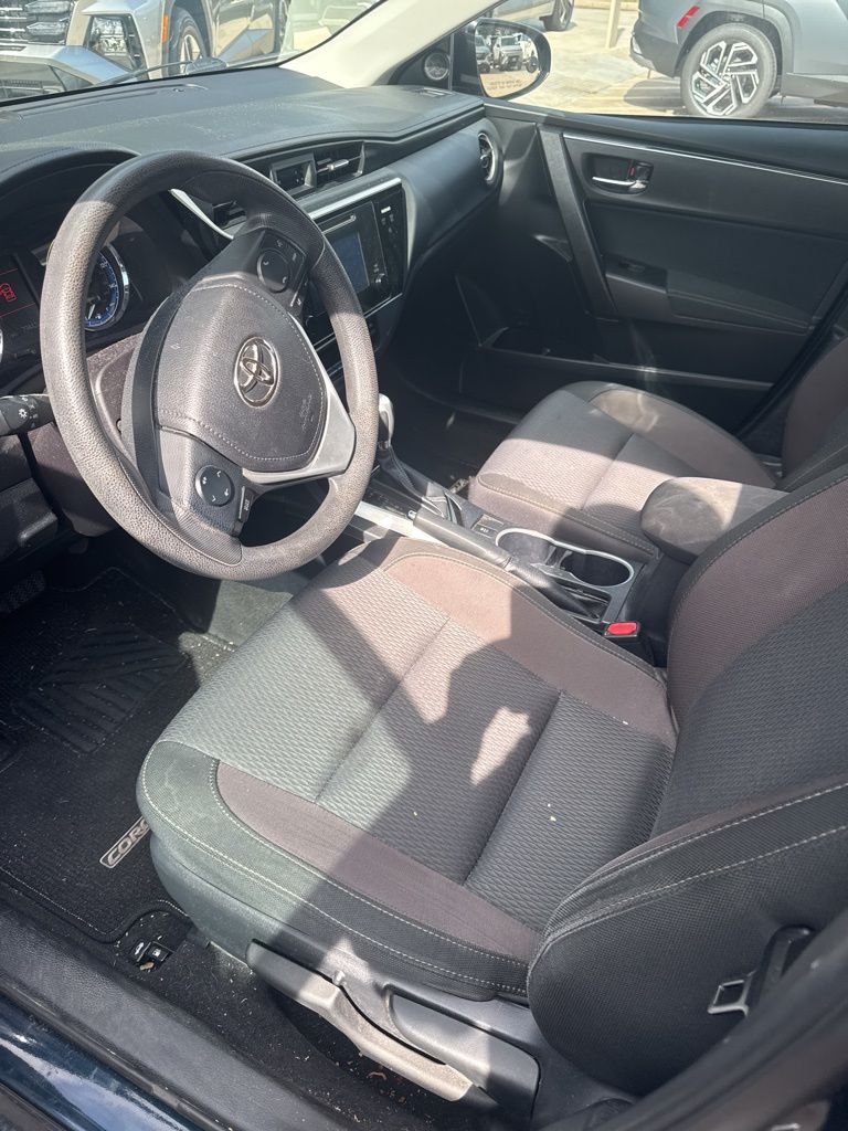 2017 Toyota Corolla LE photo 2