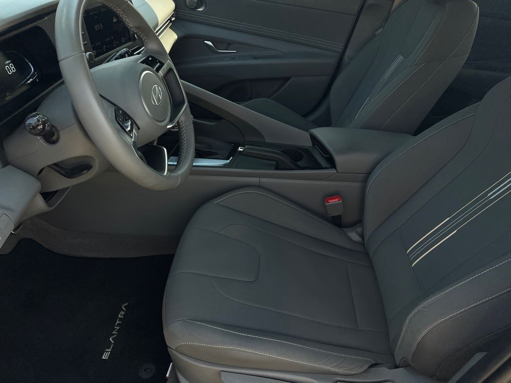 2025 Hyundai Elantra SEL - Photo 17