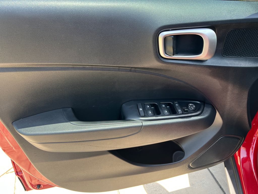 2024 Hyundai Venue SEL - Photo 16