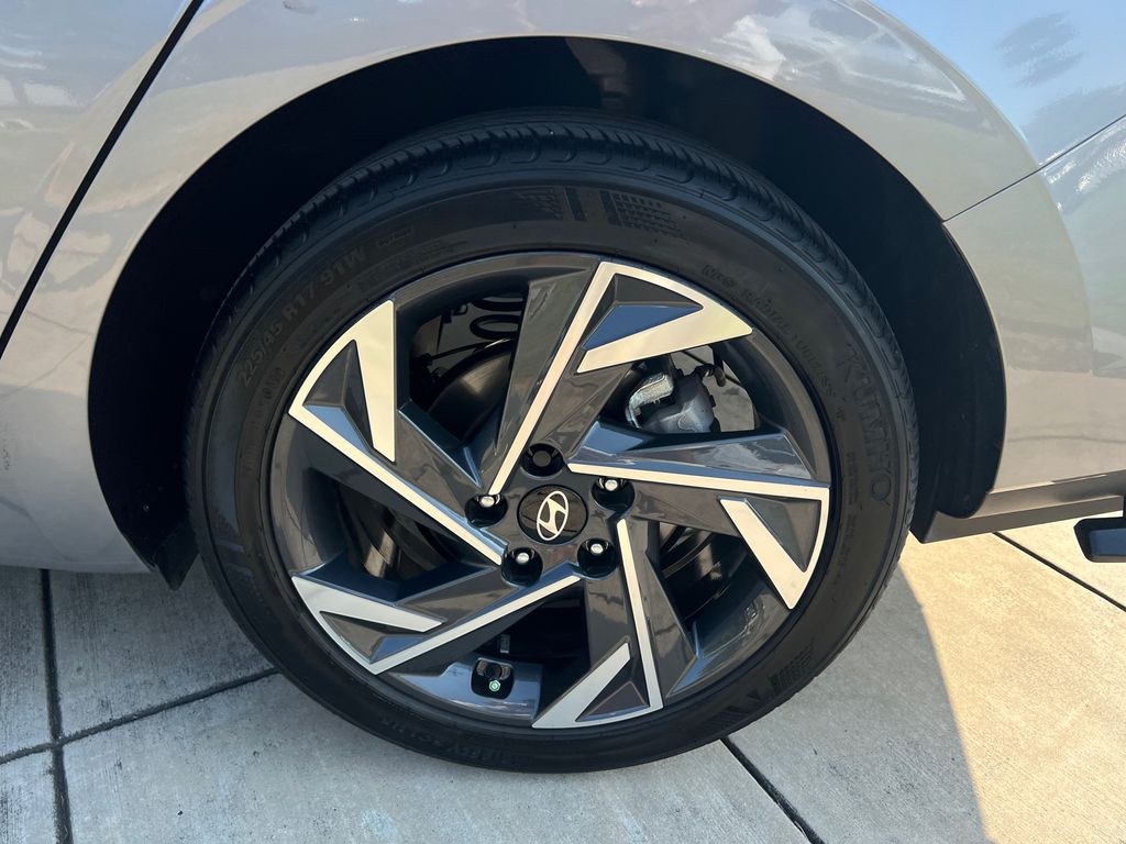2025 Hyundai Elantra SEL - Photo 14