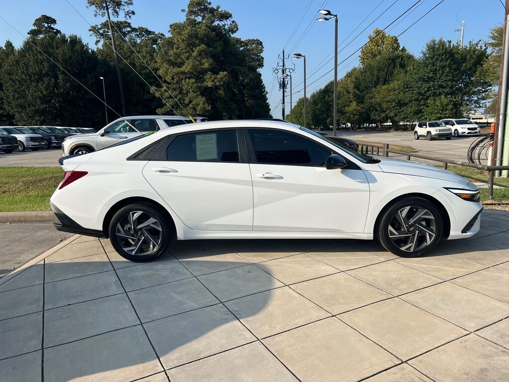 Certified 2025 Hyundai Elantra SEL Sport Sedan