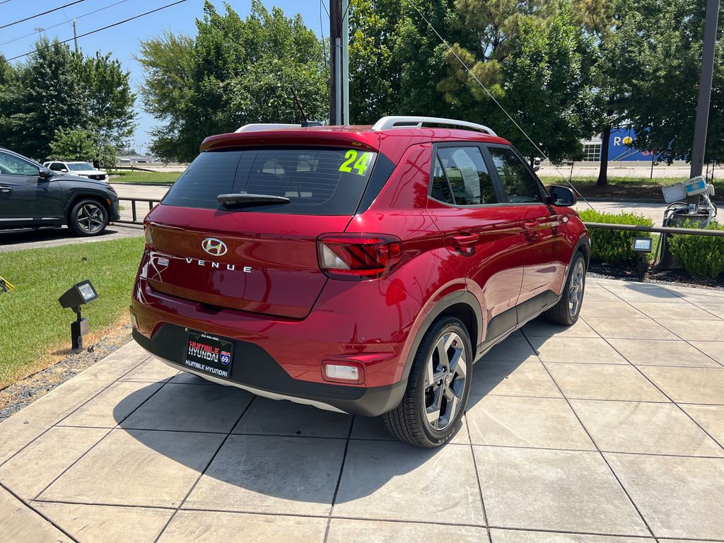 2024 Hyundai Venue SEL - Photo 11