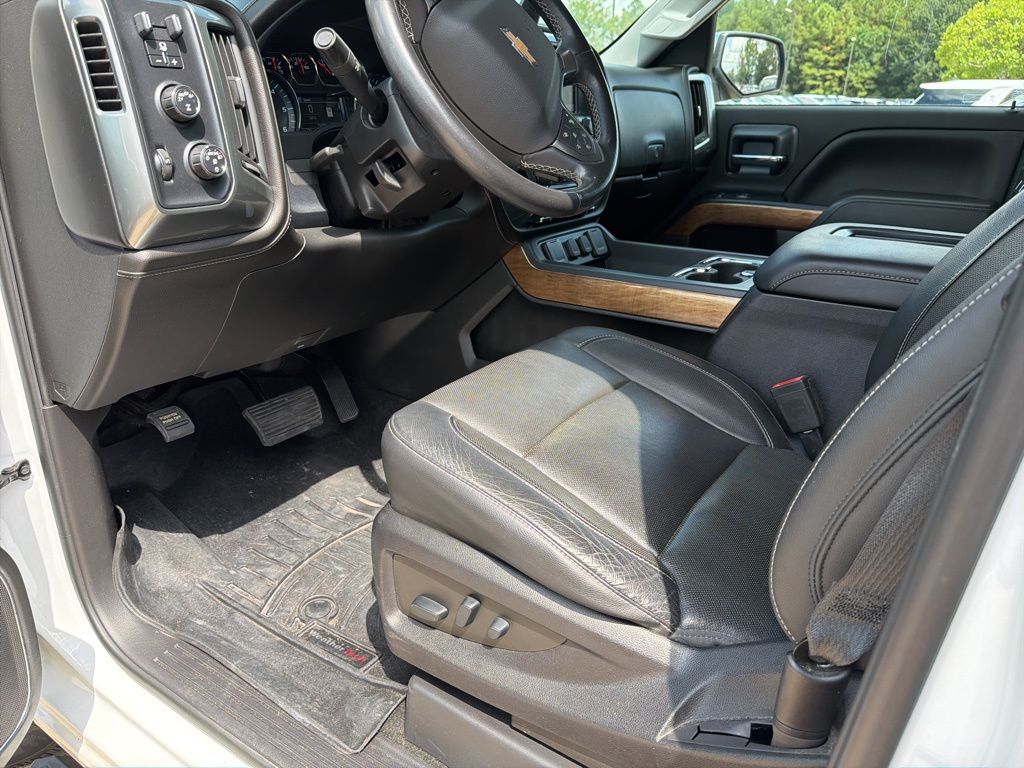 2018 Chevrolet Silverado 1500 LTZ photo 2