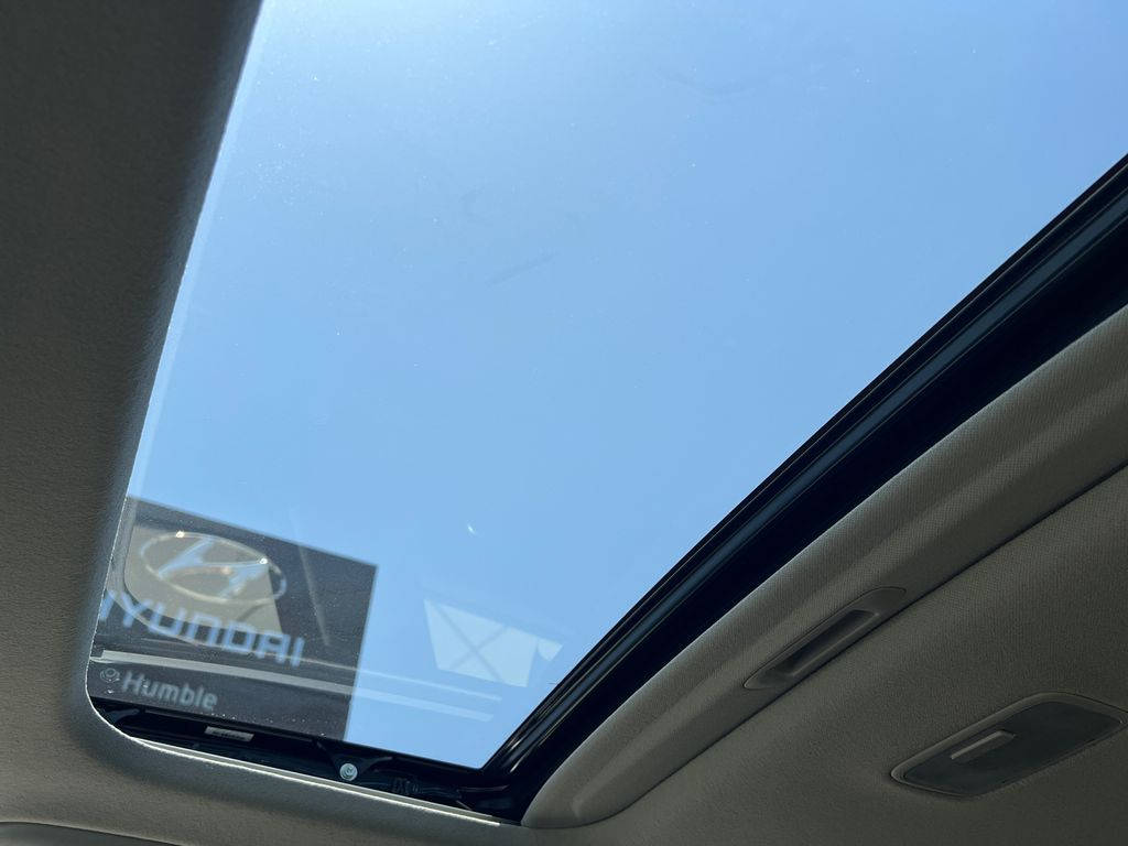 2024 Hyundai Venue SEL - Photo 19