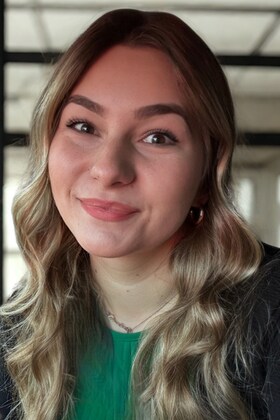 Staff member Ashley Grimes from ID_e89ce3ca1af3