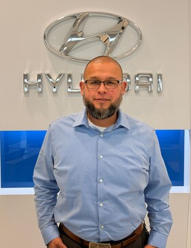 Staff member Osmar Esquivel from ID_b8eca5261265