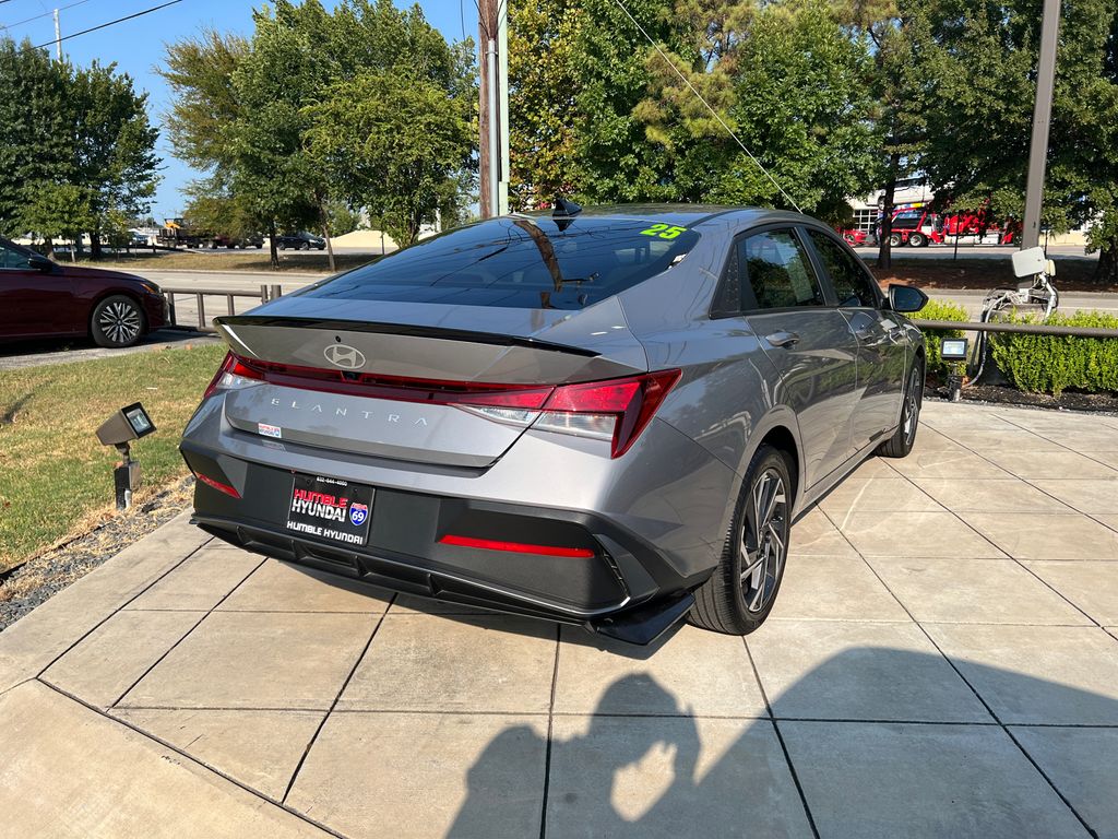 2025 Hyundai Elantra SEL - Photo 11