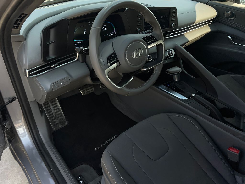 2025 Hyundai Elantra SEL - Photo 18
