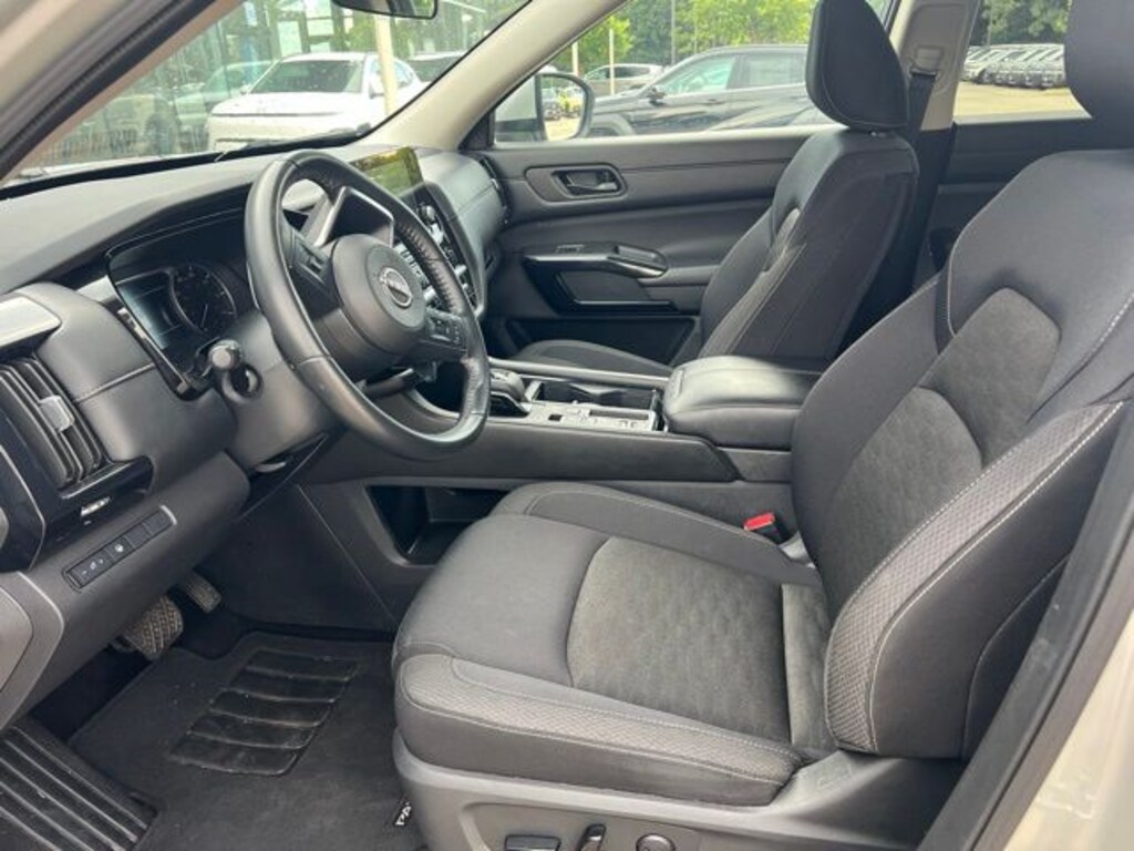 Used 2024 Nissan Pathfinder SV SUV