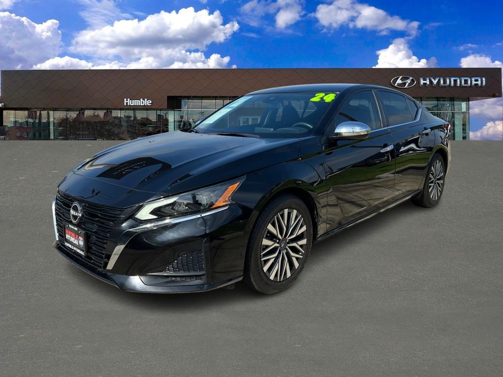 Used 2024 Nissan Altima 2.5 SV Sedan