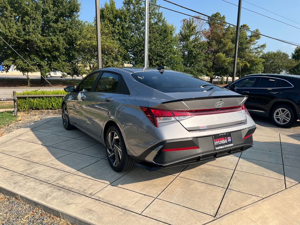 2025 Hyundai Elantra SEL - Photo 13