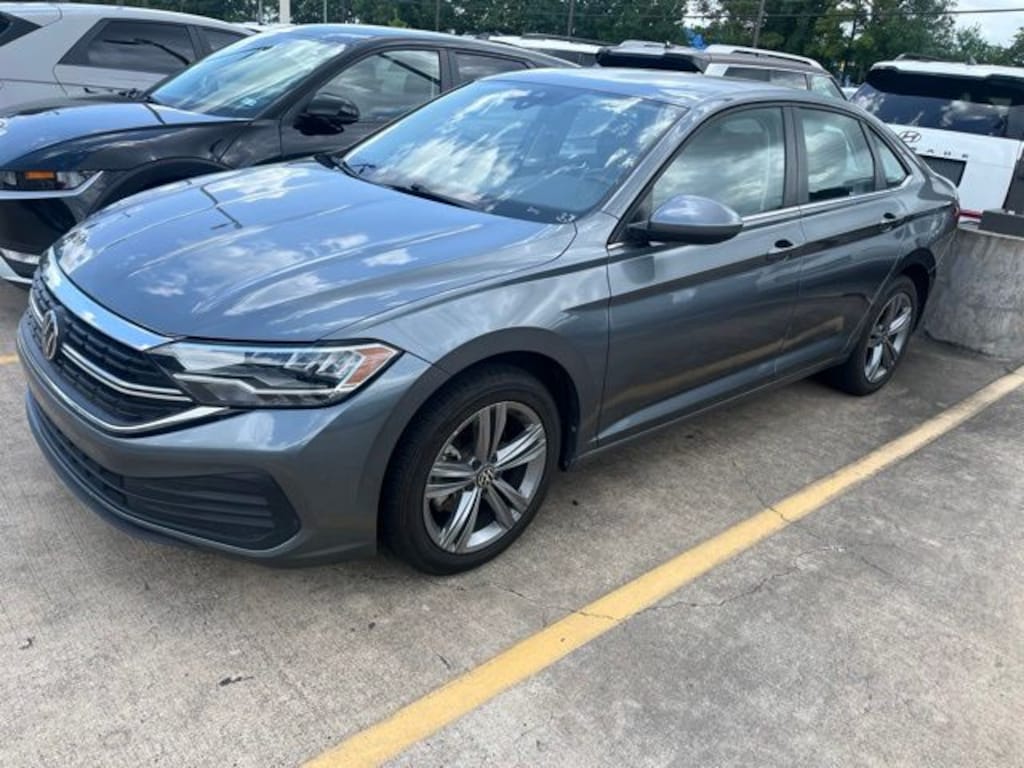 Used 2024 Volkswagen Jetta 1.5T SE Sedan