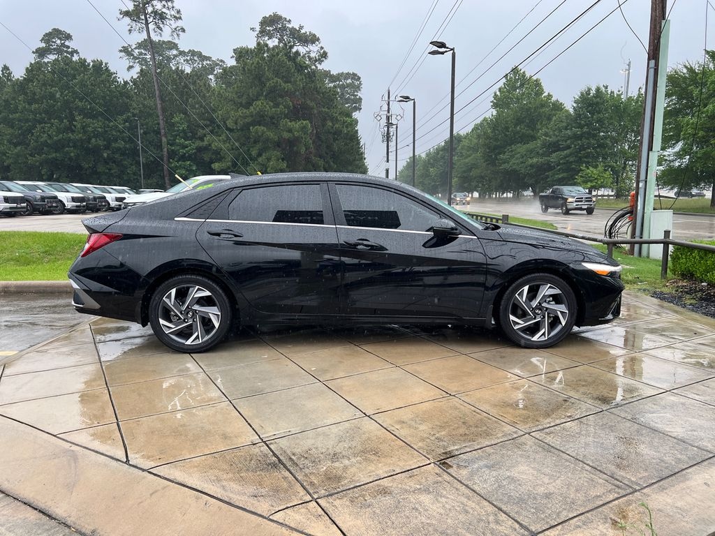 Used 2025 Hyundai Elantra Hybrid Limited Sedan