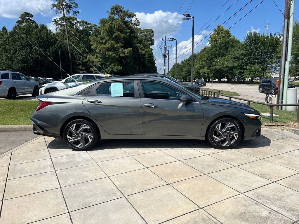 Used 2025 Hyundai Elantra SEL Convenience Sedan