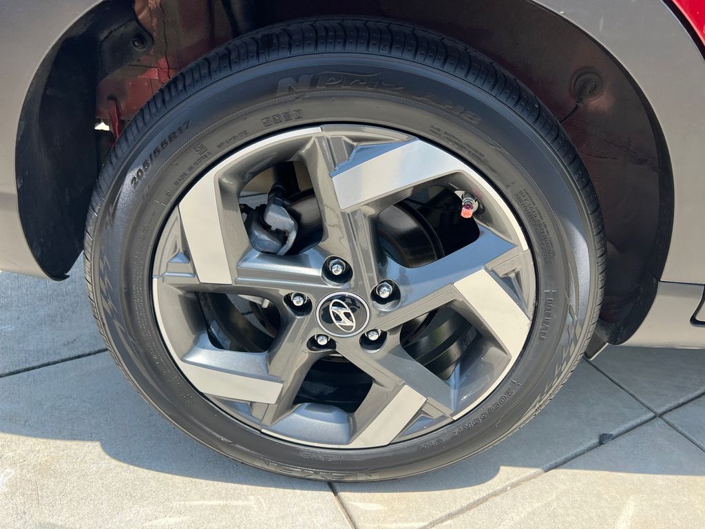 2024 Hyundai Venue SEL - Photo 8
