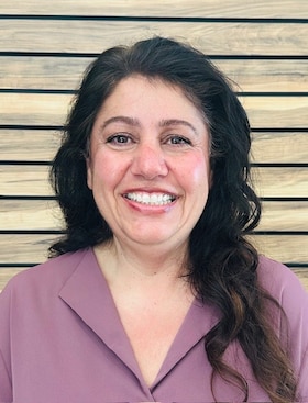 Staff member Dina Townsend from ID_5c8bcd251176