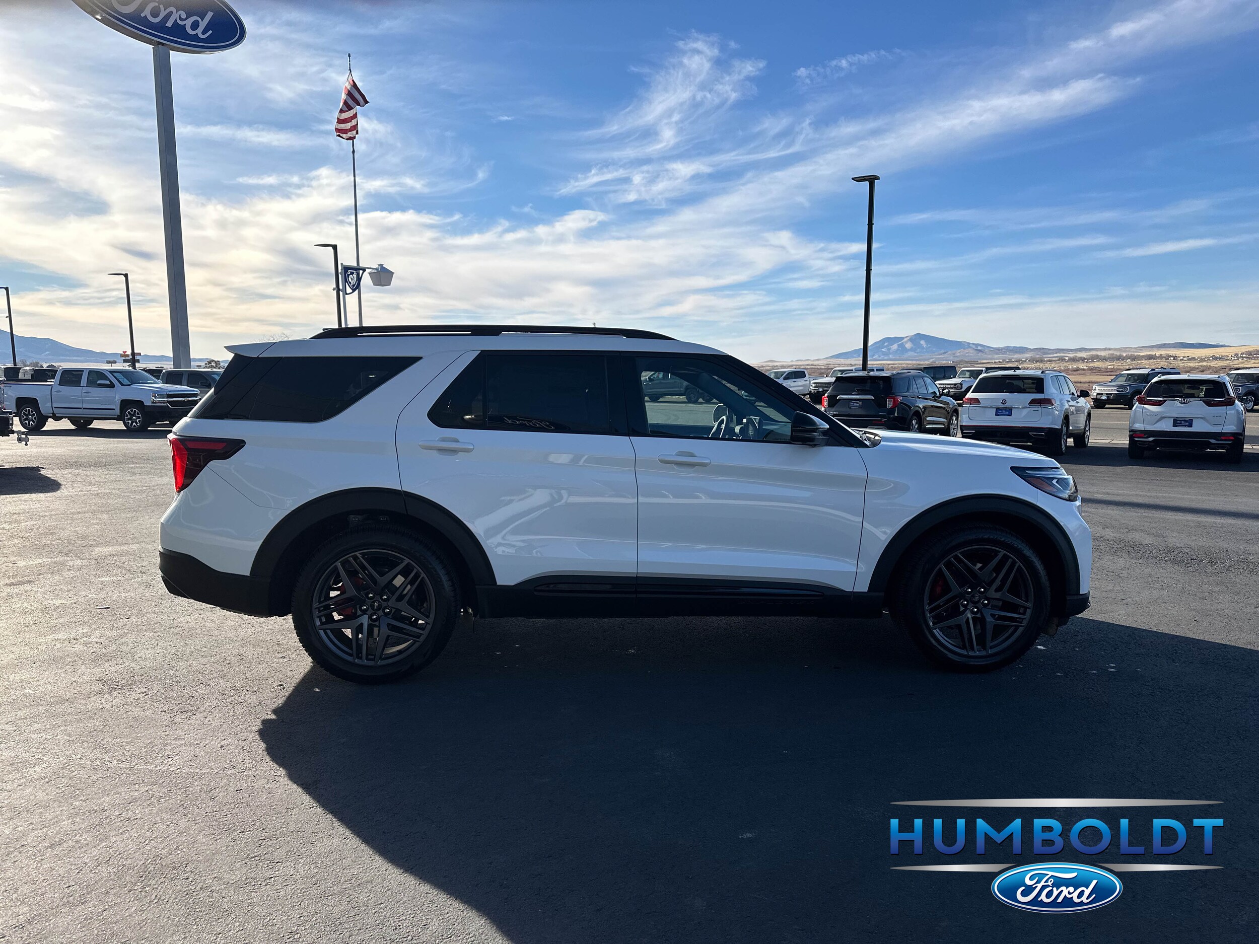 2025 Ford Explorer ST photo 3