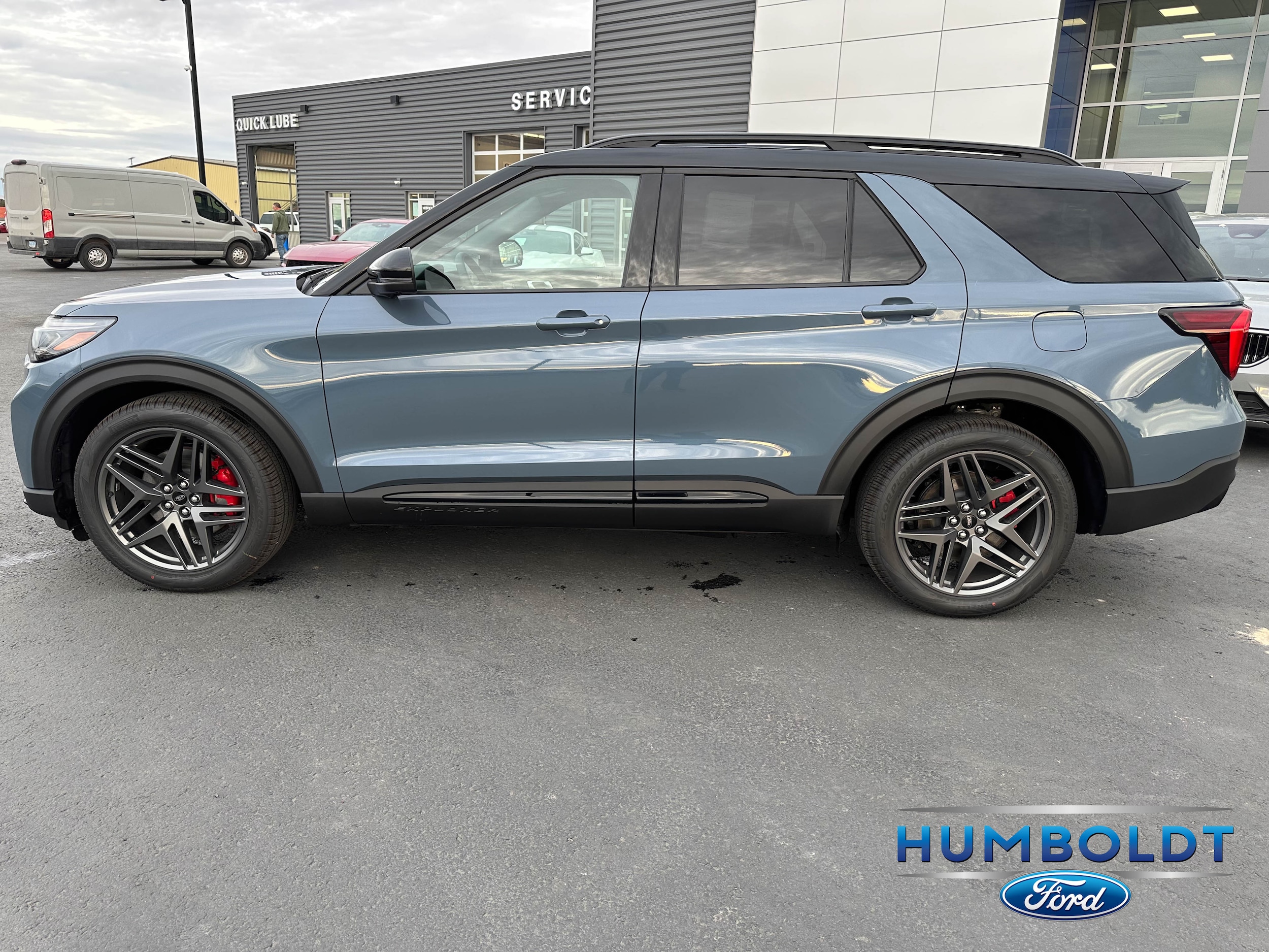 2026 Ford Explorer ST - Photo 8