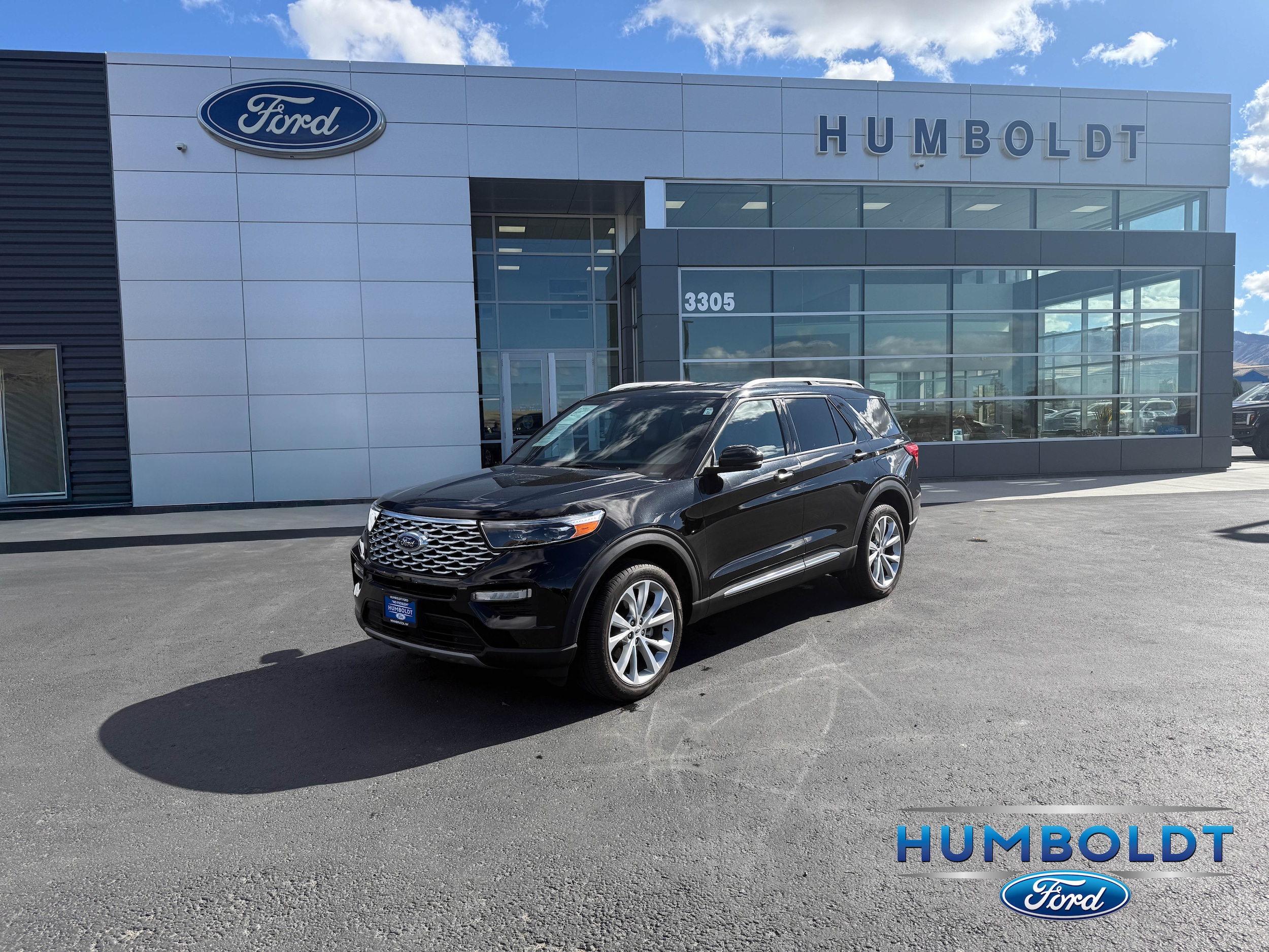 2022 Ford Explorer Platinum's photo