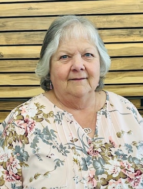 Staff member Leslie Williams from ID_5c8bcd251176