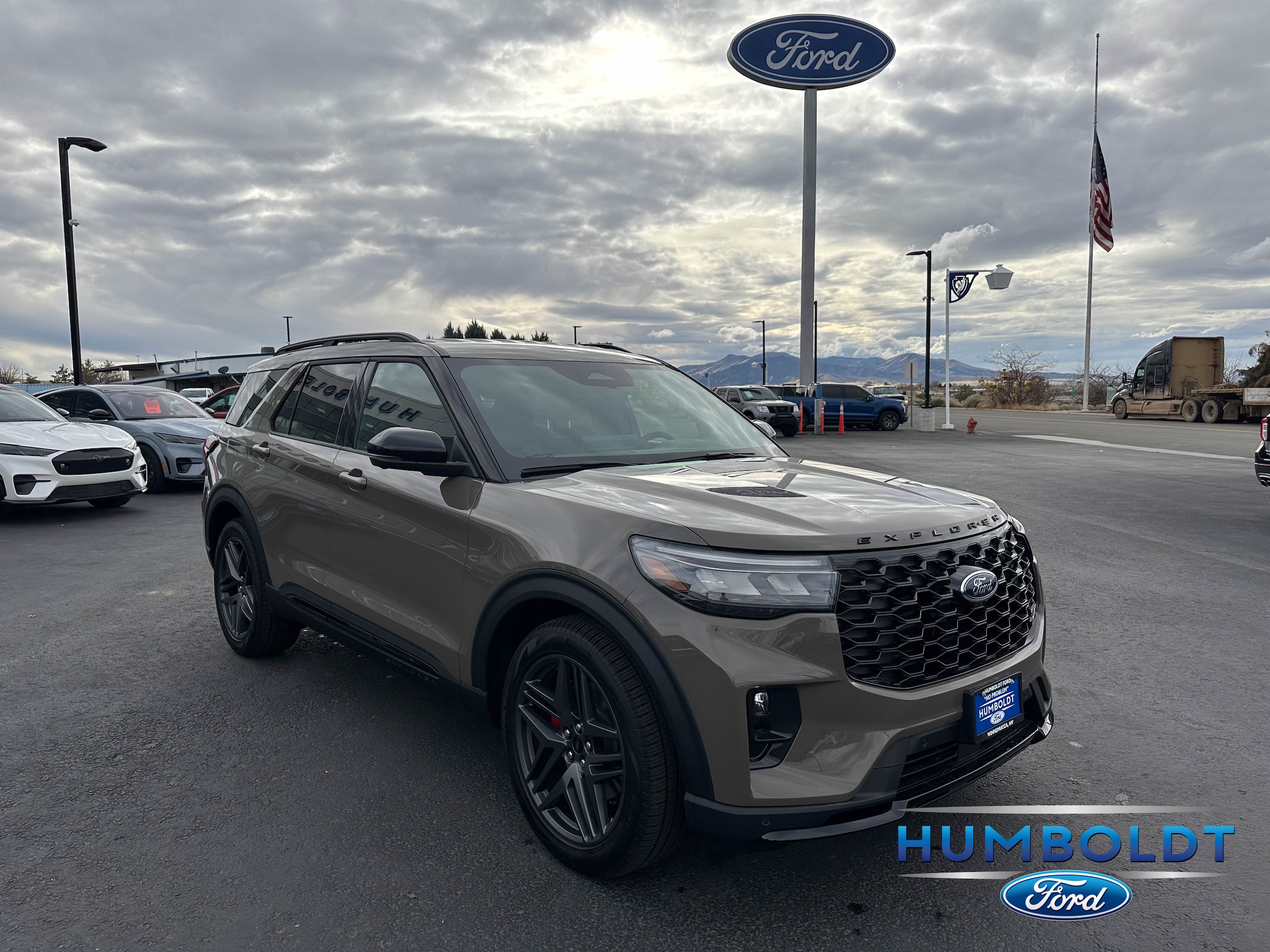 2026 Ford Explorer ST - Photo 3