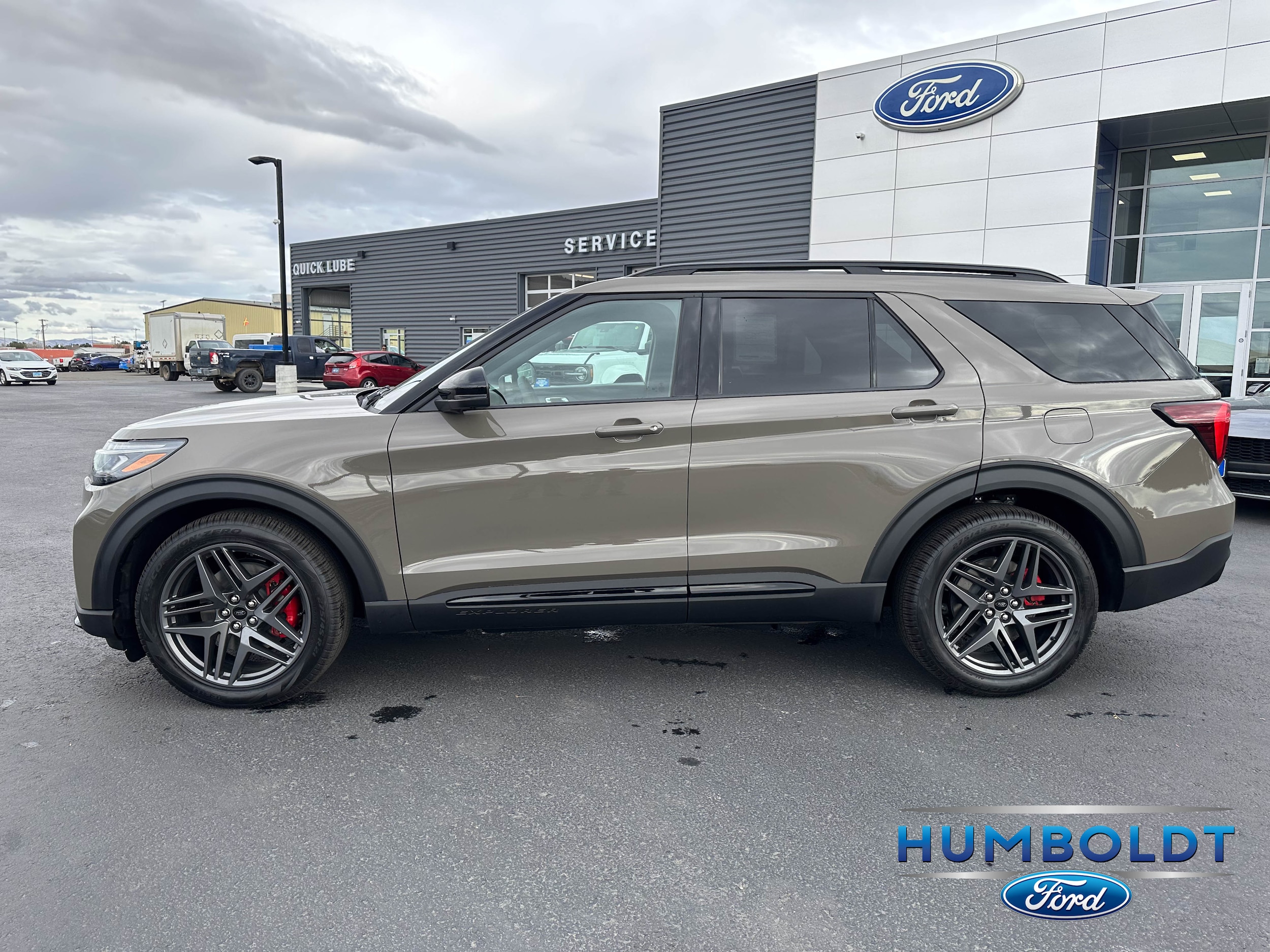 2026 Ford Explorer ST - Photo 8