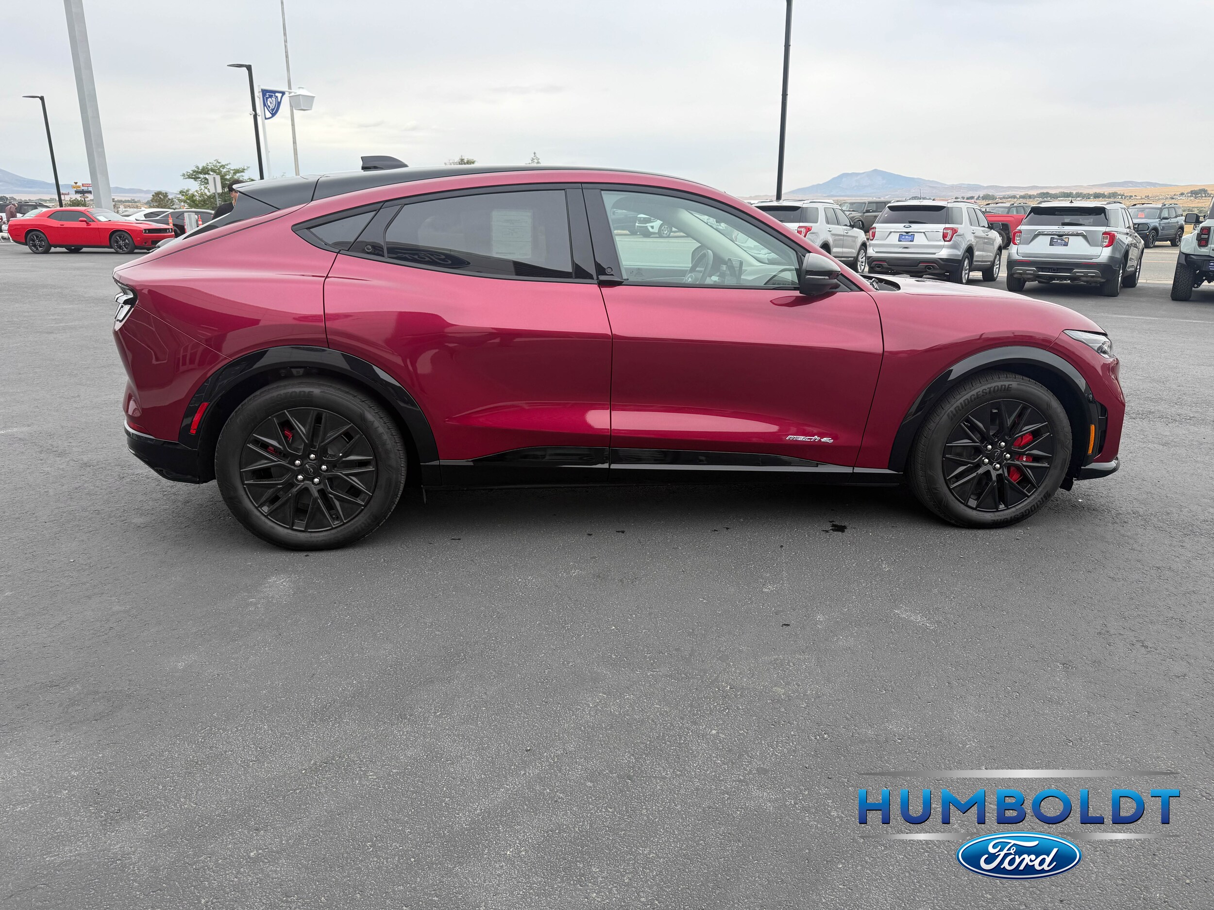 2025 Ford Mustang Mach-E Premium photo 3