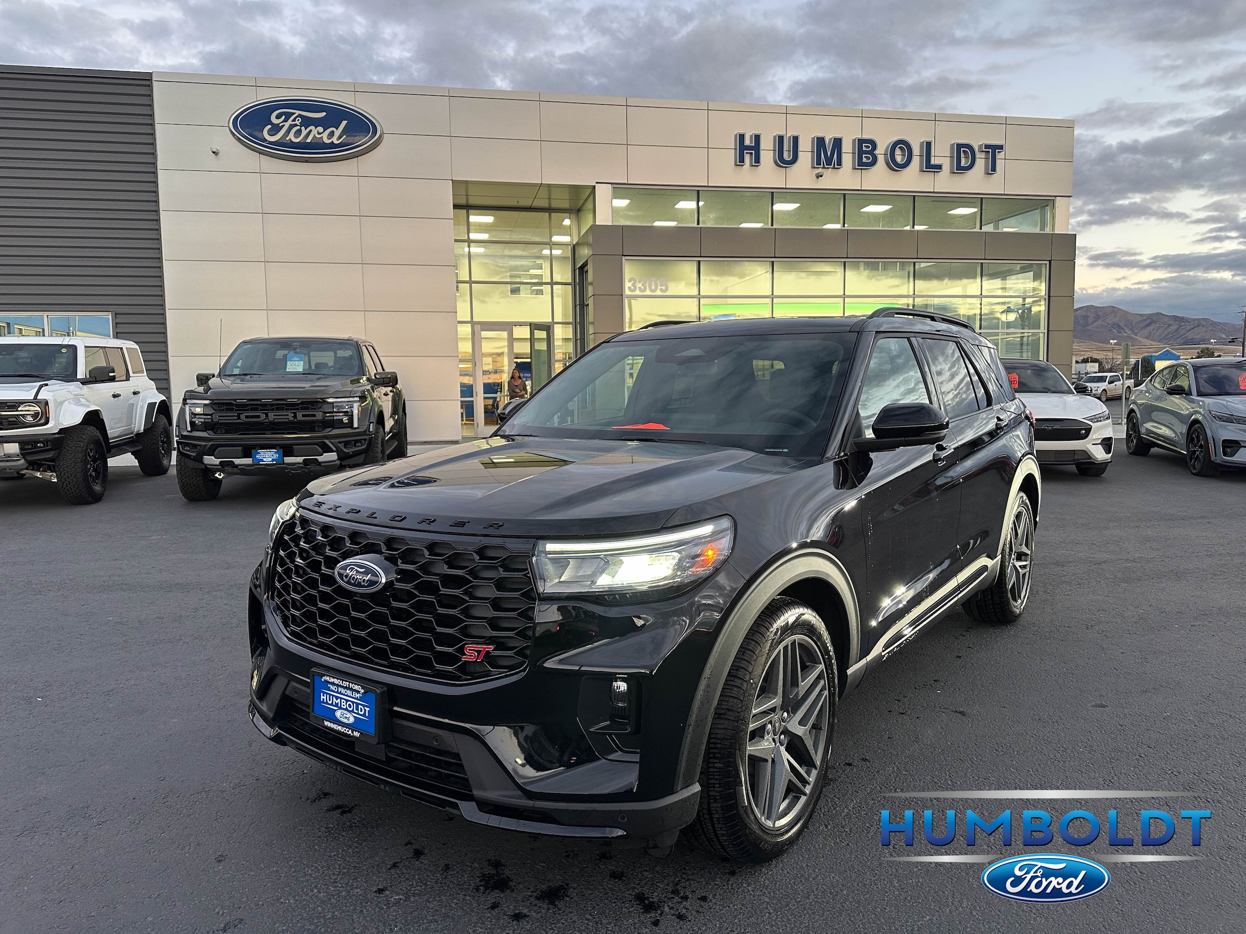 2025 Ford Explorer ST's photo