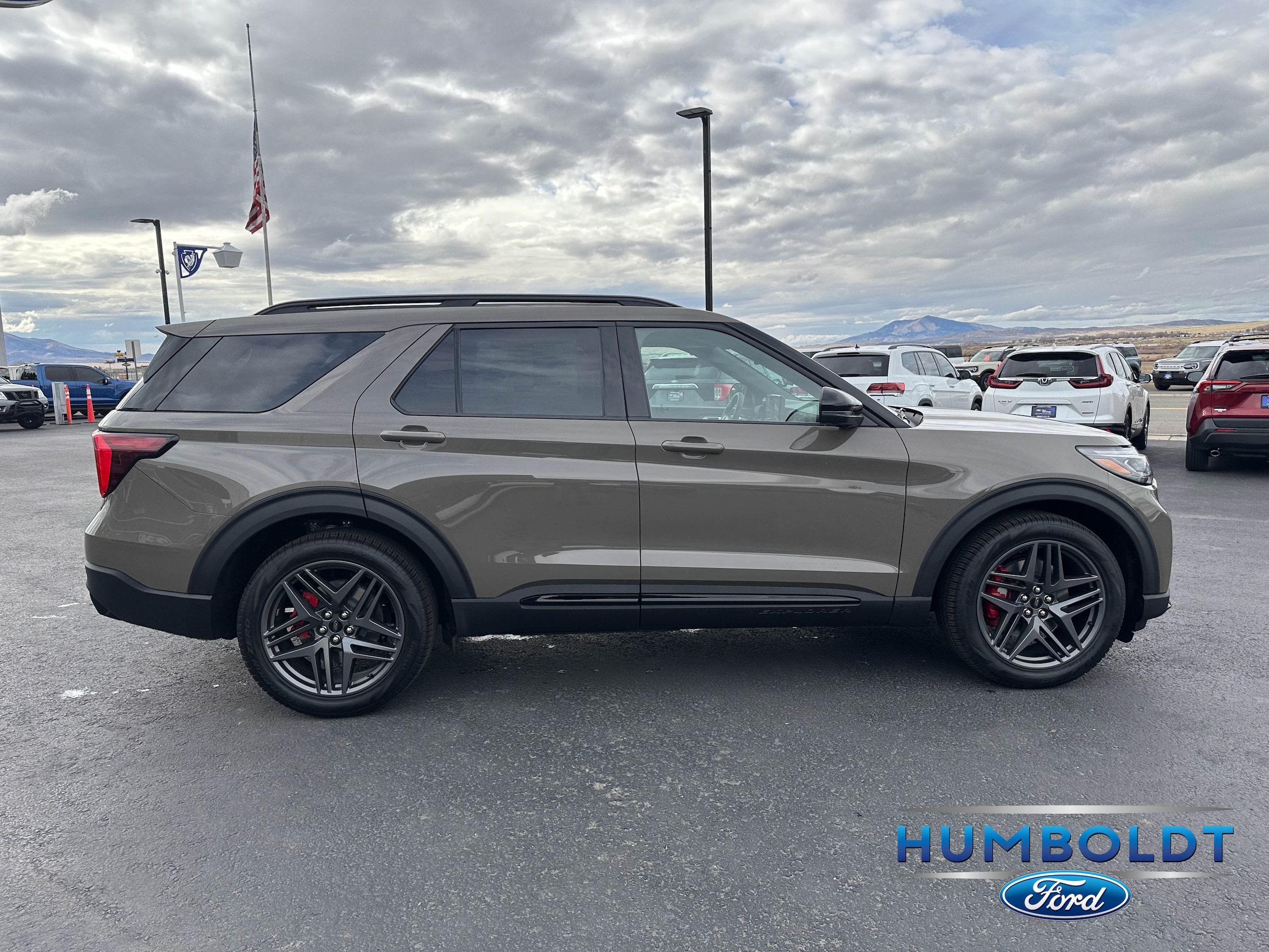 2026 Ford Explorer ST - Photo 4