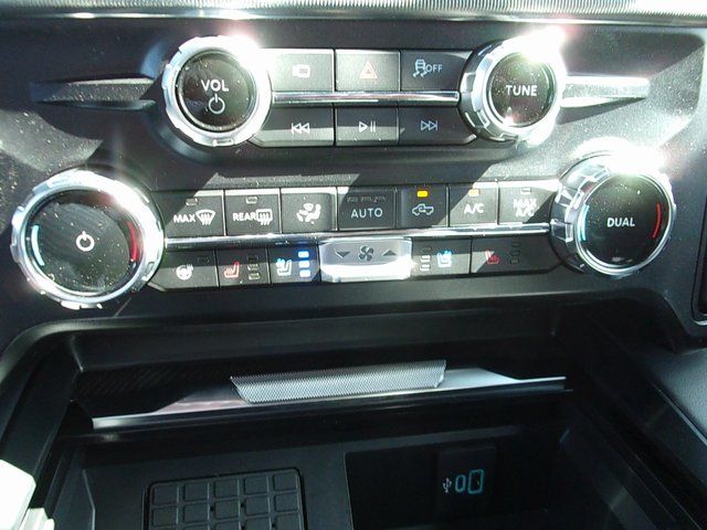 2025 Ford F-350 Super Duty Platinum - Photo 31
